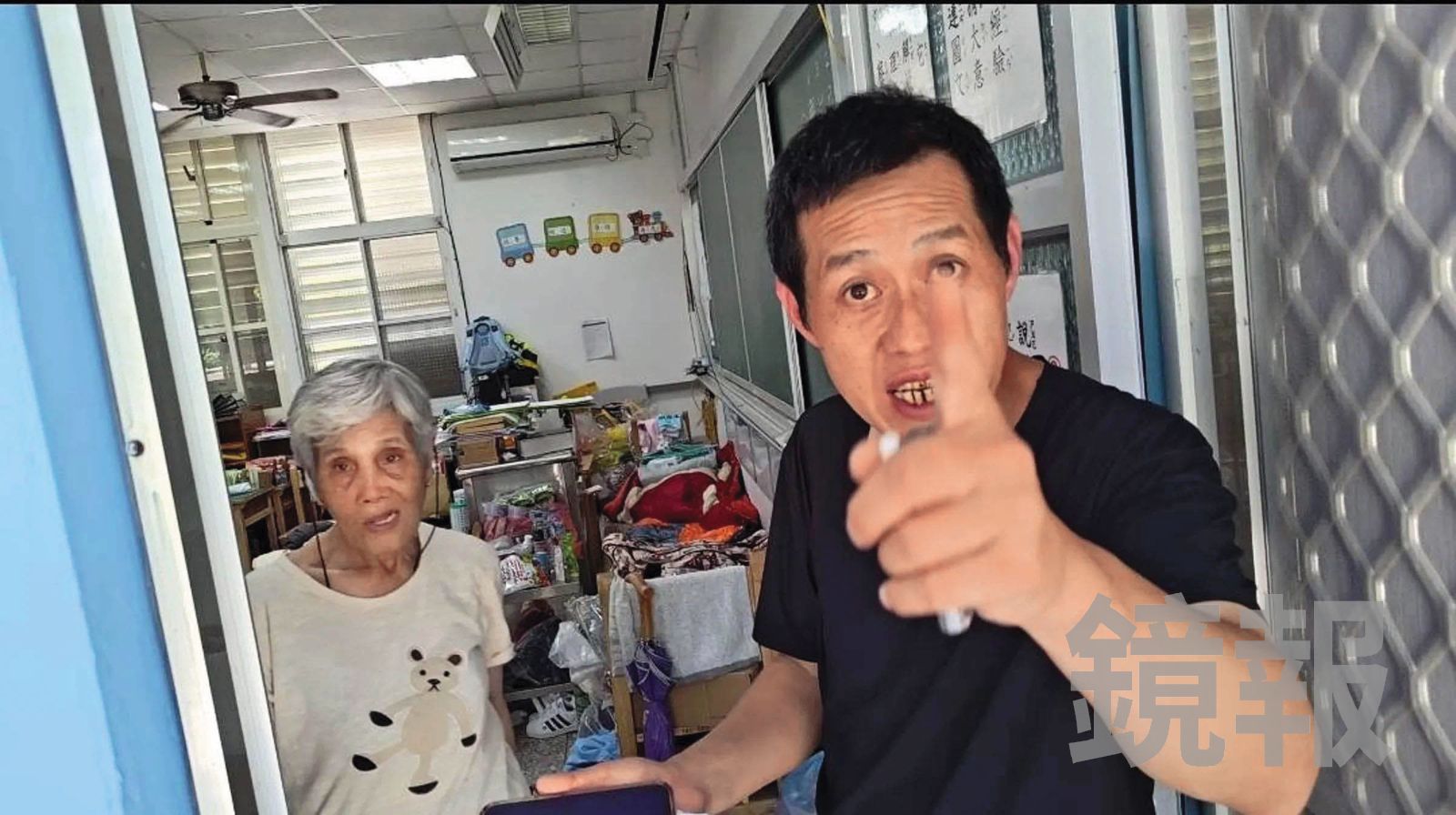 受災戶家屬情緒激動，控訴縣府沒派人逐戶通知，痛批「是政府害死我們」。（鏡報王吟芳）