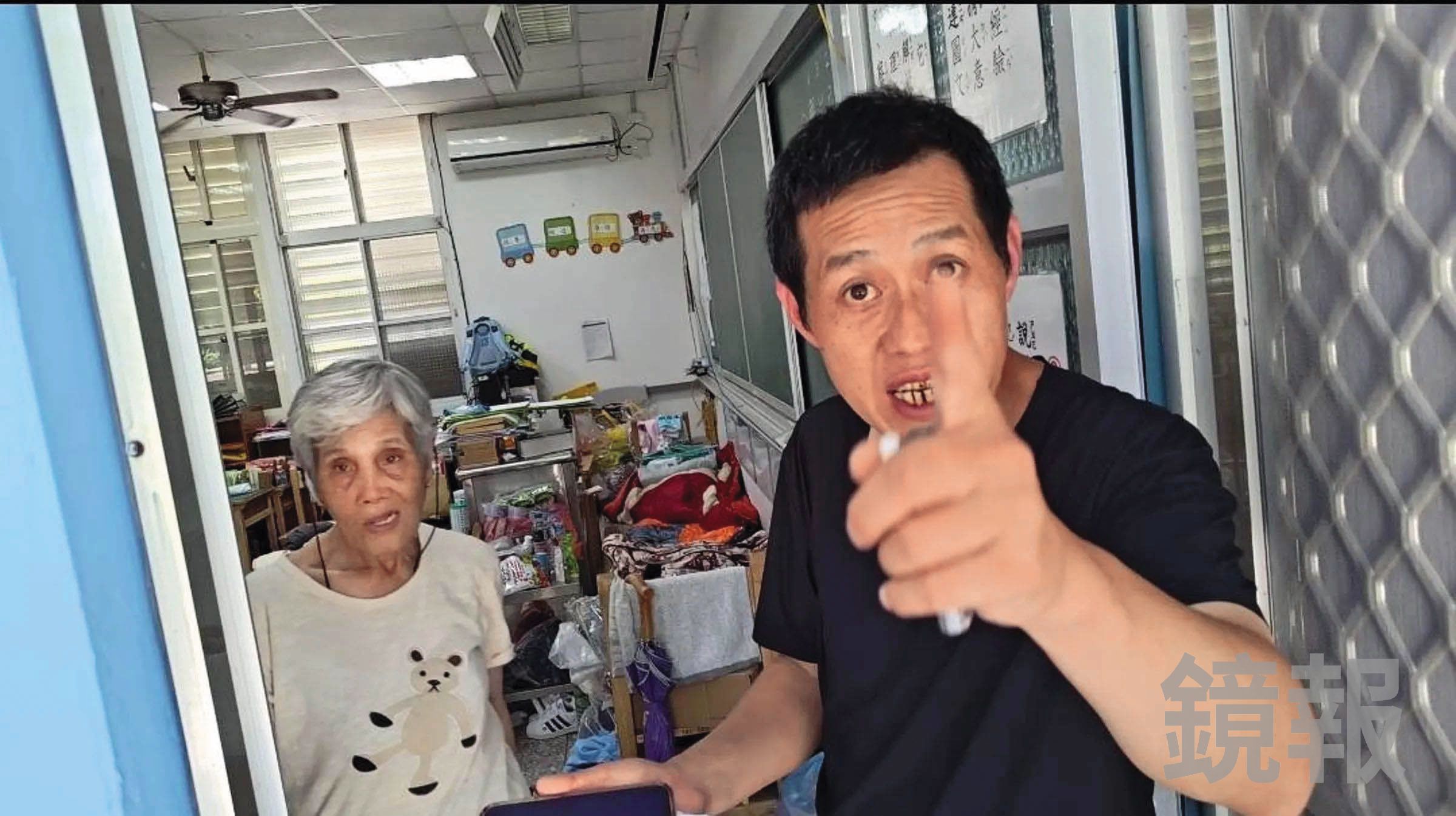 受災戶家屬情緒激動,控訴縣府沒派人逐戶通知,痛批「是政府害死我們」。(鏡報王吟芳)