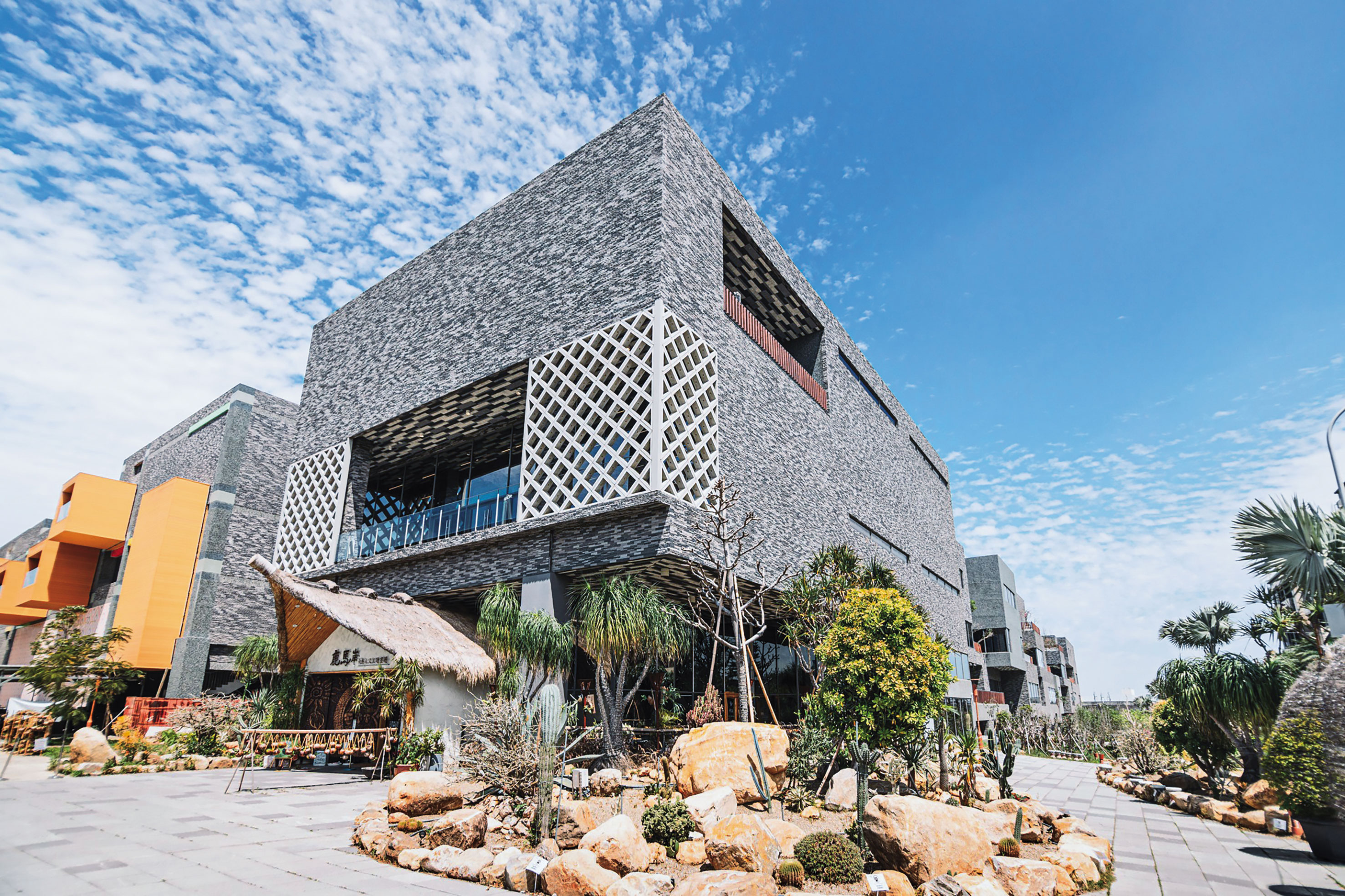 位在桃園大園的「KIRI國際原住民族文創園區」(圖)爆發公安爭議,主管機關桃園市原民局遭控縱容惡質廠商亂搞。(翻攝KIRI國際原住民族文創園區臉書)