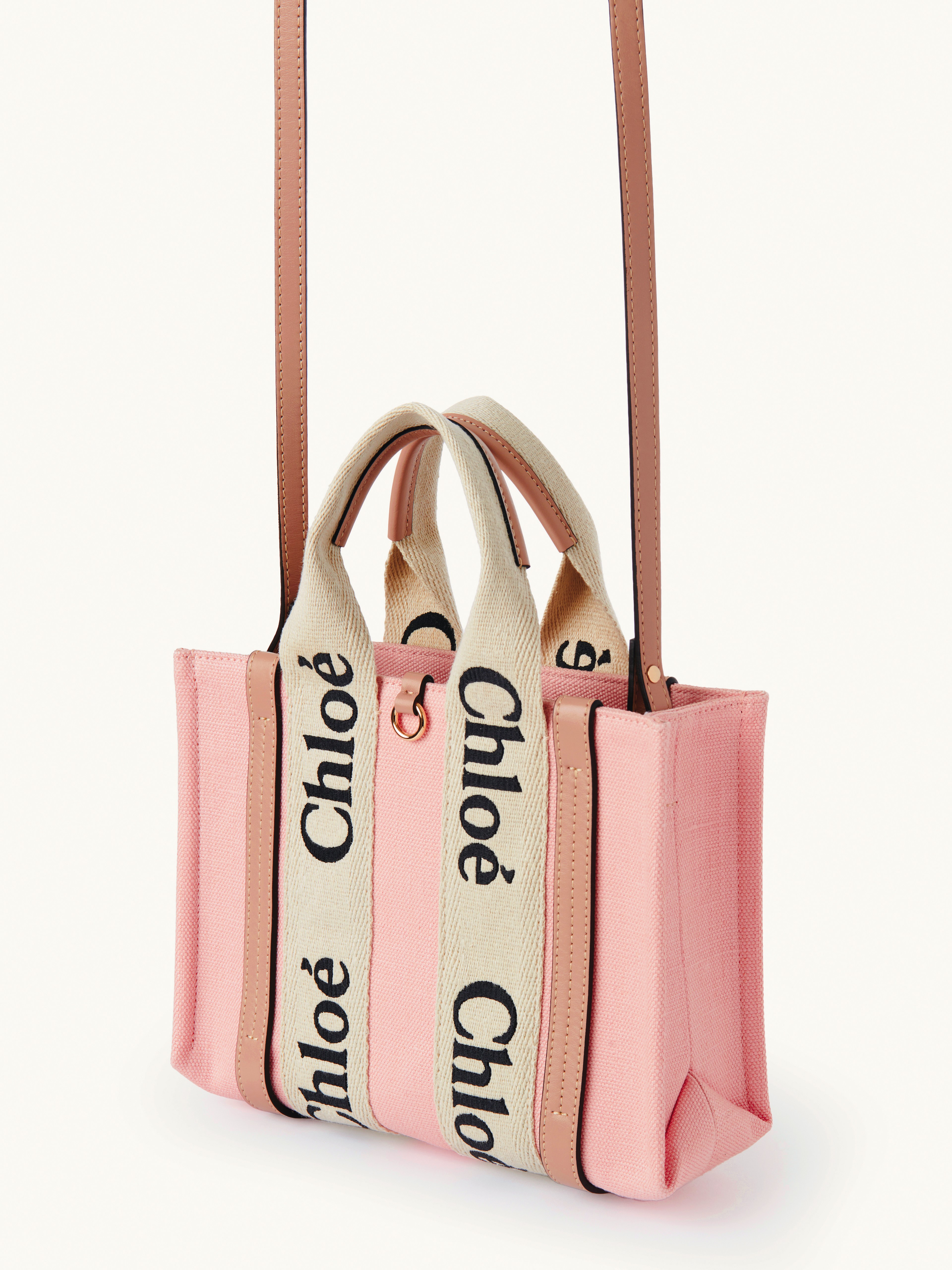 Chloé農曆年系列Woody粉色小型托特包。NT$38,900。(Chloé提供)