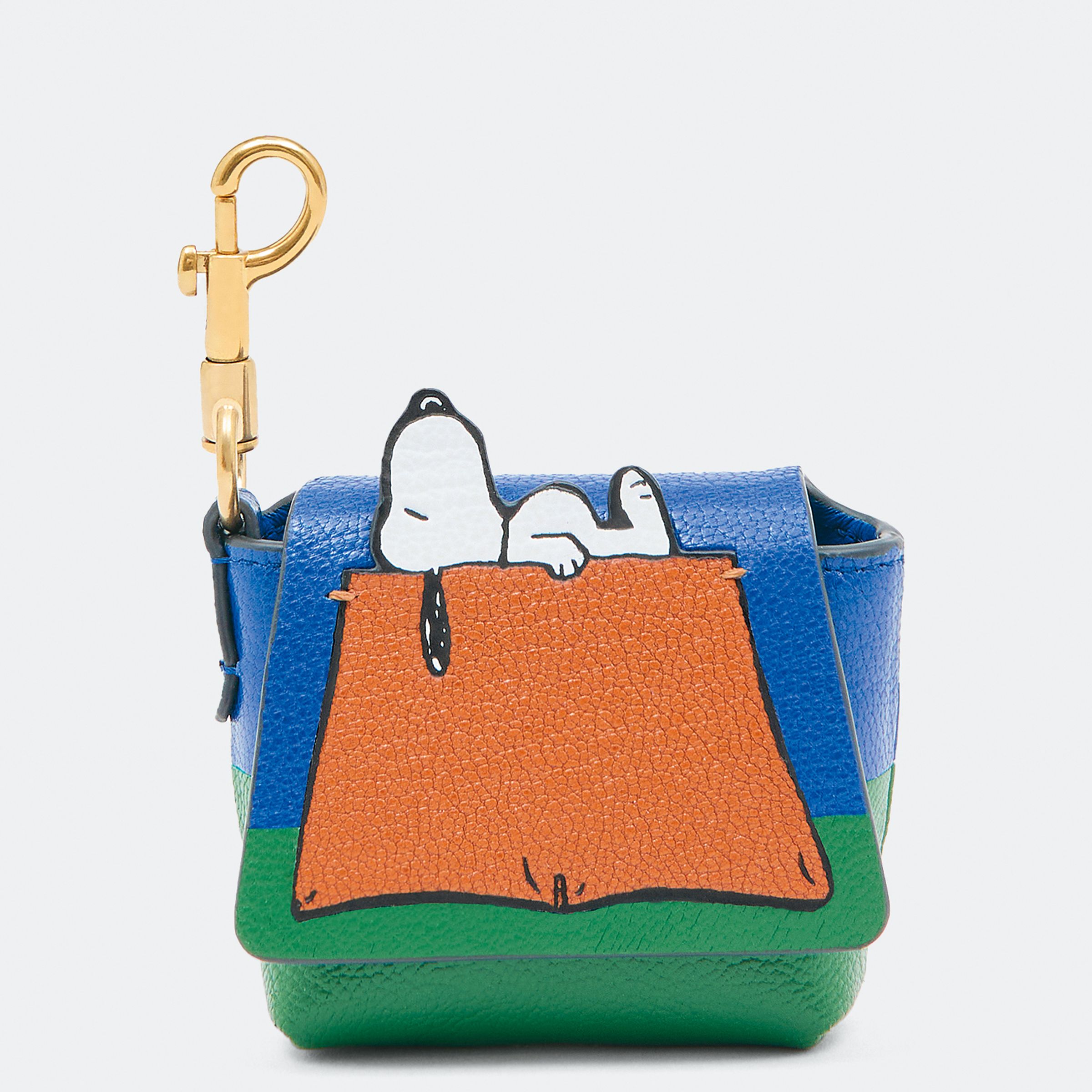 Snoopy Camping in Monday耳機包。 NT$14,580(CLUB DESIGNER提供)