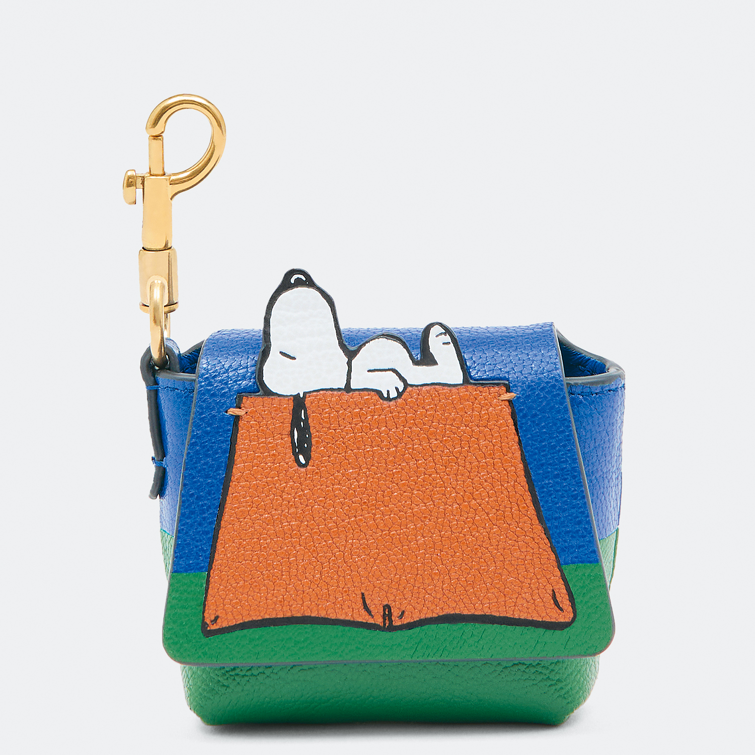 Snoopy Camping in Monday耳機包。 NT$14,580(CLUB DESIGNER提供)