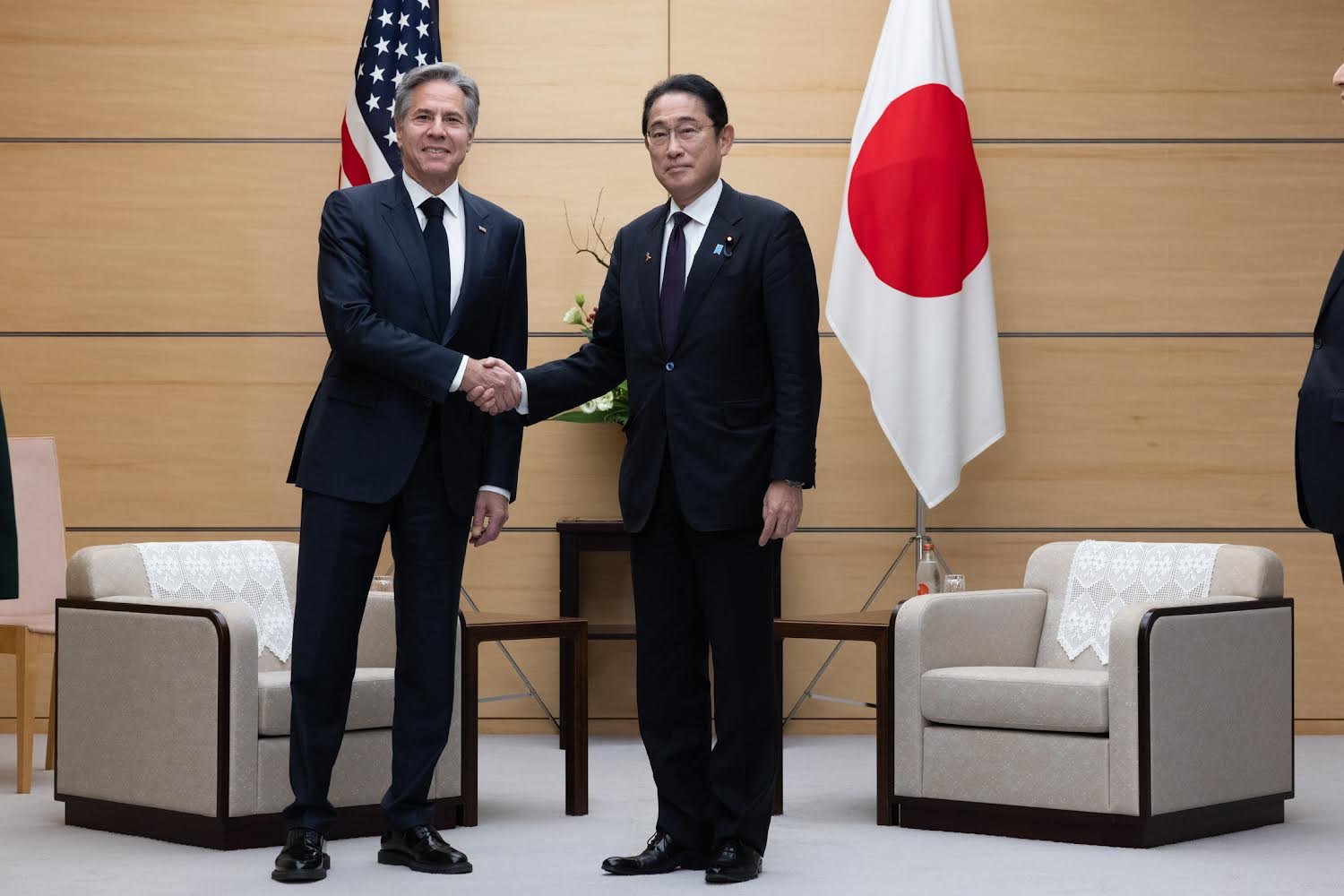 布林肯昨日抵達東京出席G7外長會議,並與日本首相岸田文雄會面。(翻攝自X@SecBlinken)
