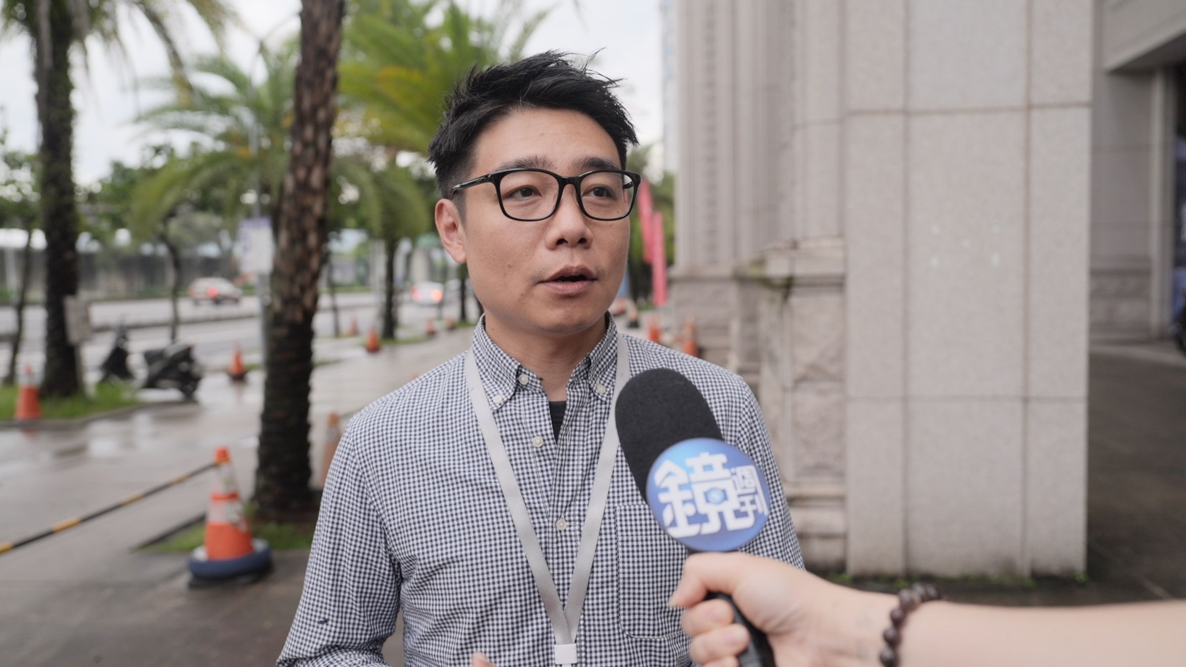首購族鐘先生表示，淡江大橋縮短往返市區或是上快速道路的時間，省2、30分鐘真的差很多。