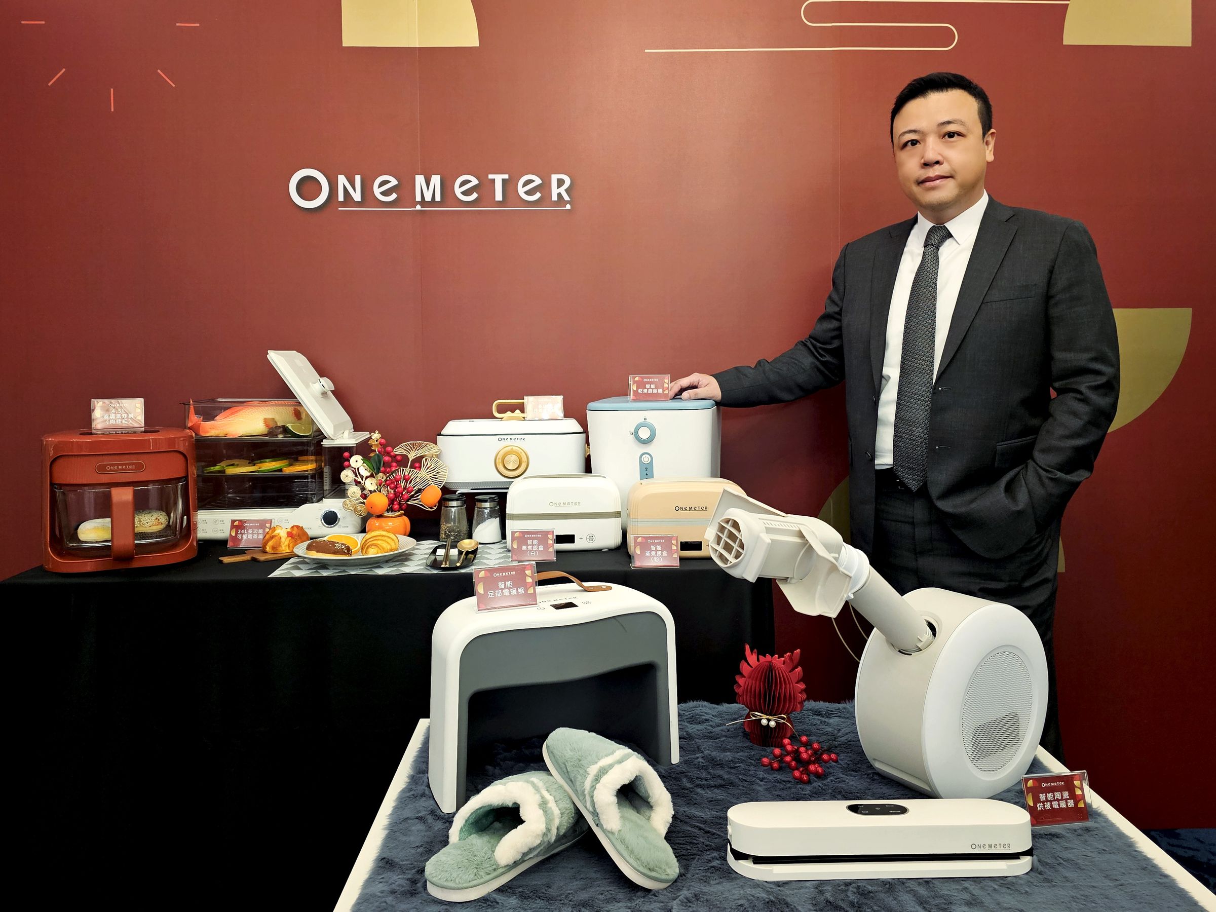 上洋自有生活品牌「one-meter」推出符合年輕世代的小家電產品,圖為上洋產業執行長吳國華。(上洋提供)