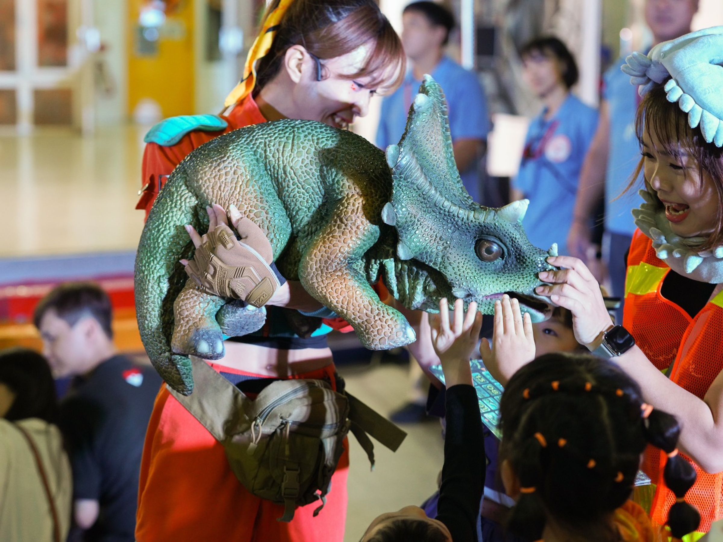 西屯校區以「2026 WAGOR JURASSIC」為主題,呼應「Curiosity Unlocks Possibilities(好奇心解鎖無限可能)」精神。(葳格國際學校提供)