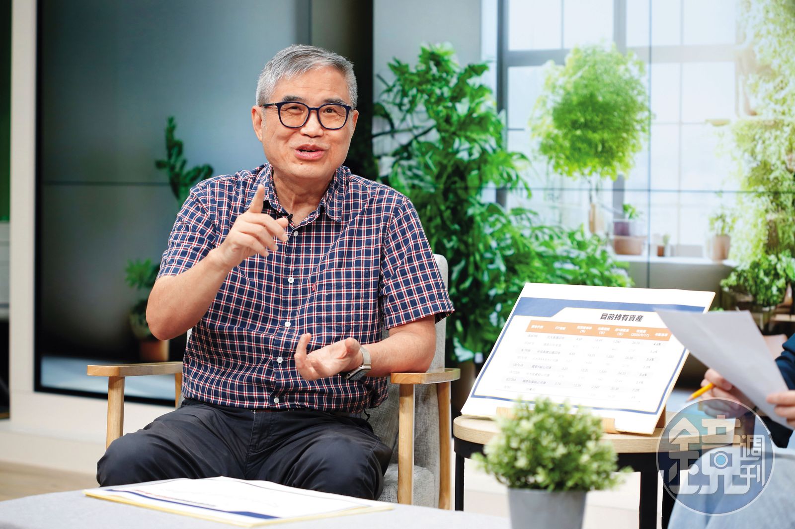 精算達人怪老子說，勞退新制有保證收益並繼續參與市場收益分配，選月領不見得吃虧