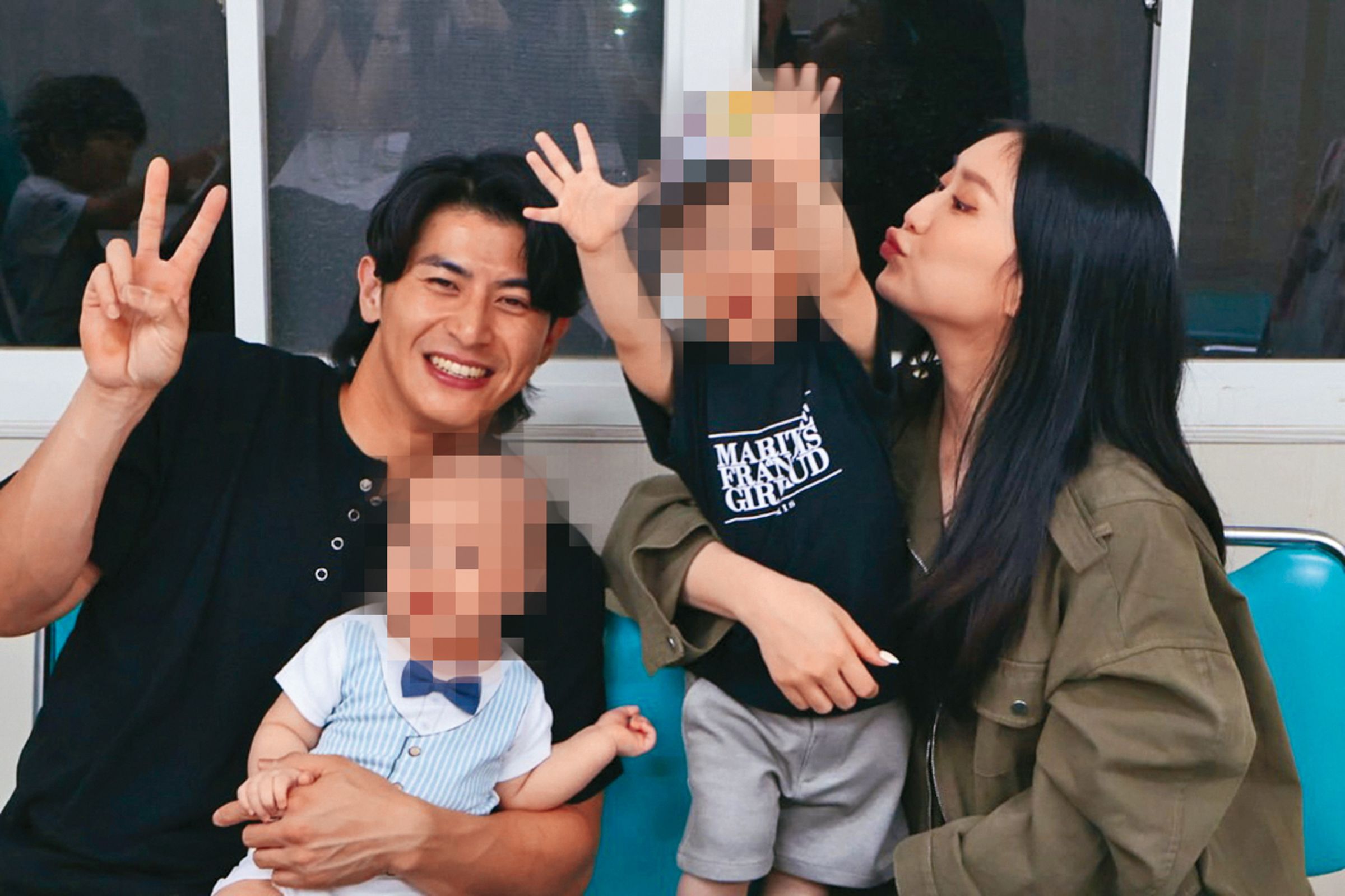 31歲的陳傑憲已婚育有兩子,12強賽後他抱著獎牌在場邊尋找老婆的畫面,成為熱門話題。(翻攝自陳傑憲IG)