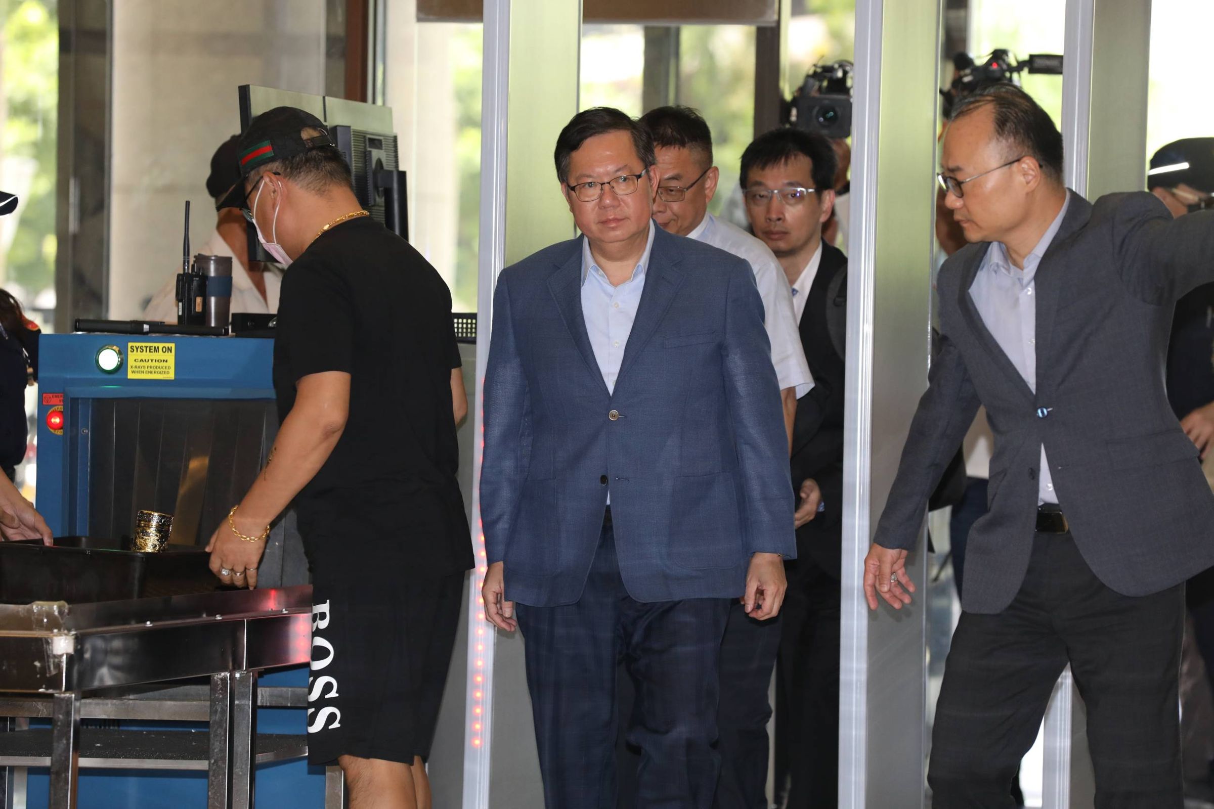鄭文燦涉及土地開發弊案,9日再度出庭。