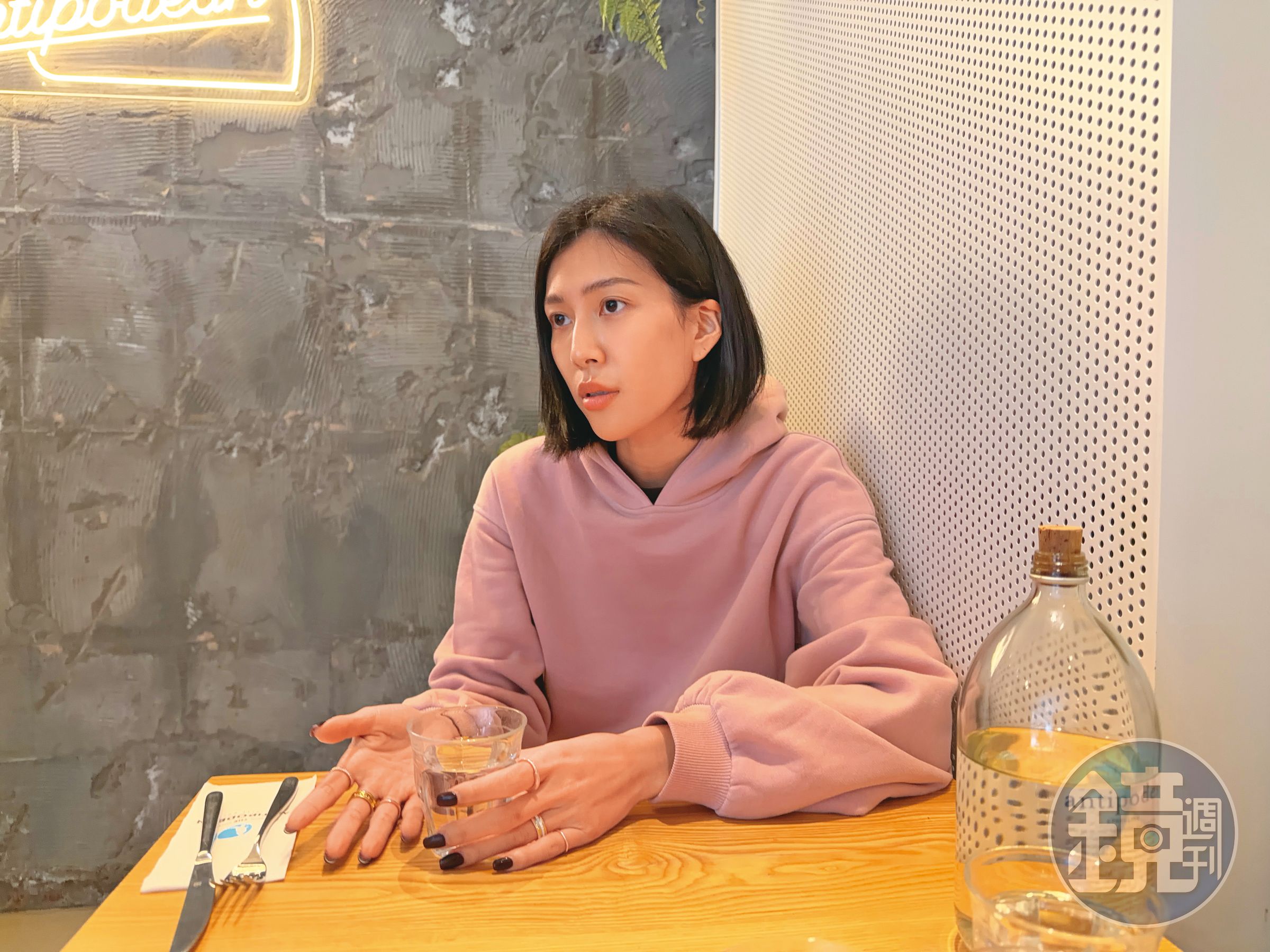 莫莉接受本刊專訪,希望所有身處其中的人,都能回到各自的生活,平安、安穩地走下去。