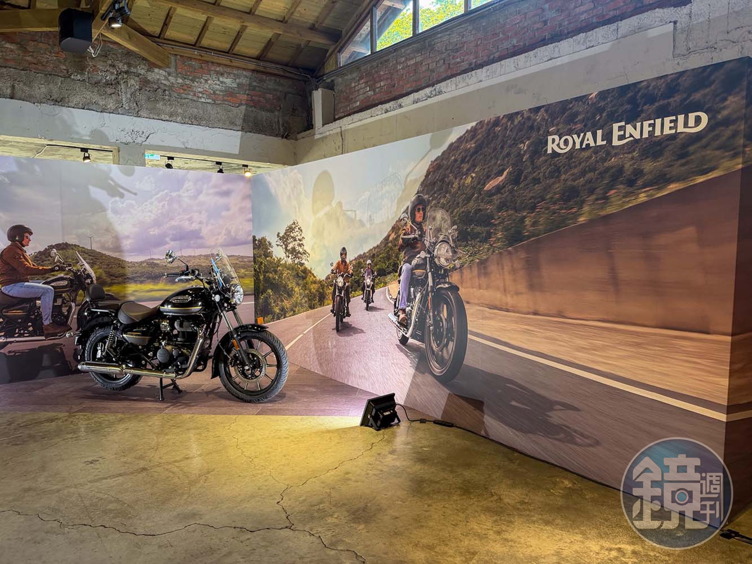 Royal Enfield Meteor 350 全新車色皇家黑。