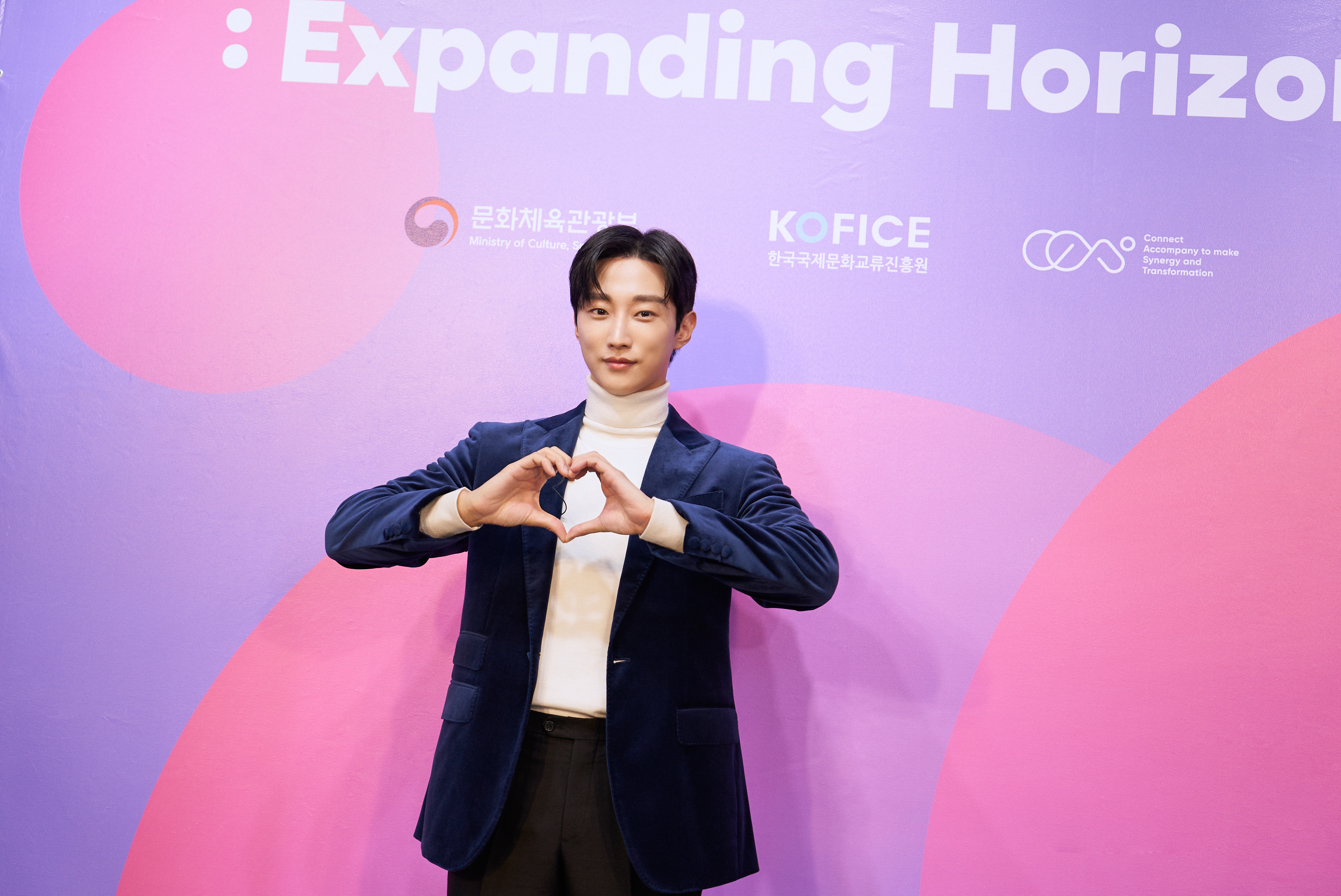 前B1A4男星振永今（16日）在桃園出席活動，他將待在台灣拍攝電影《那張照片裡的我們》。（CAST提供）