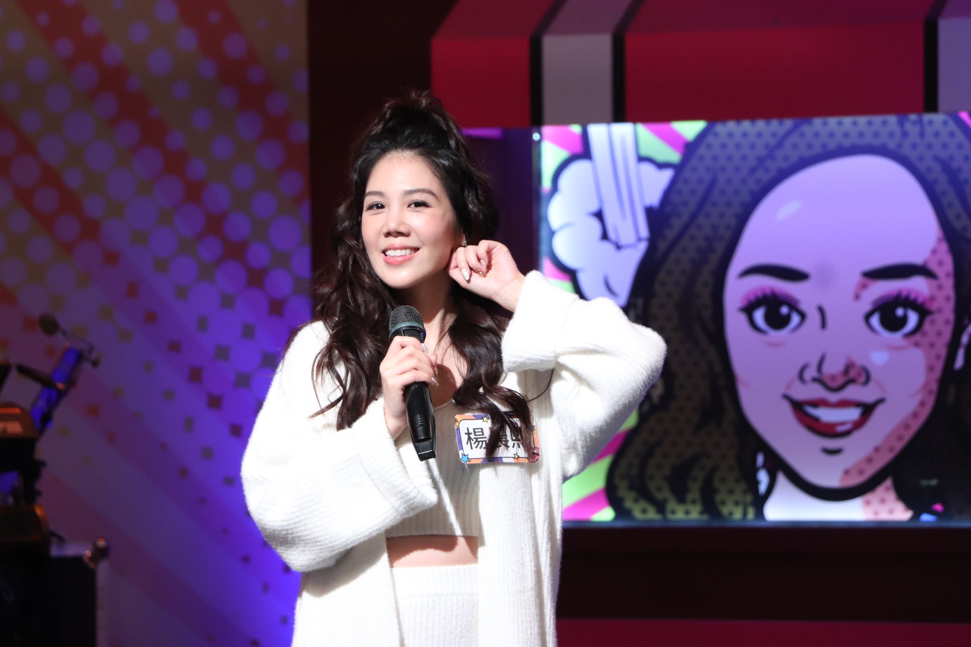 楊晨熙近日挺孕肚錄影。（中天提供）