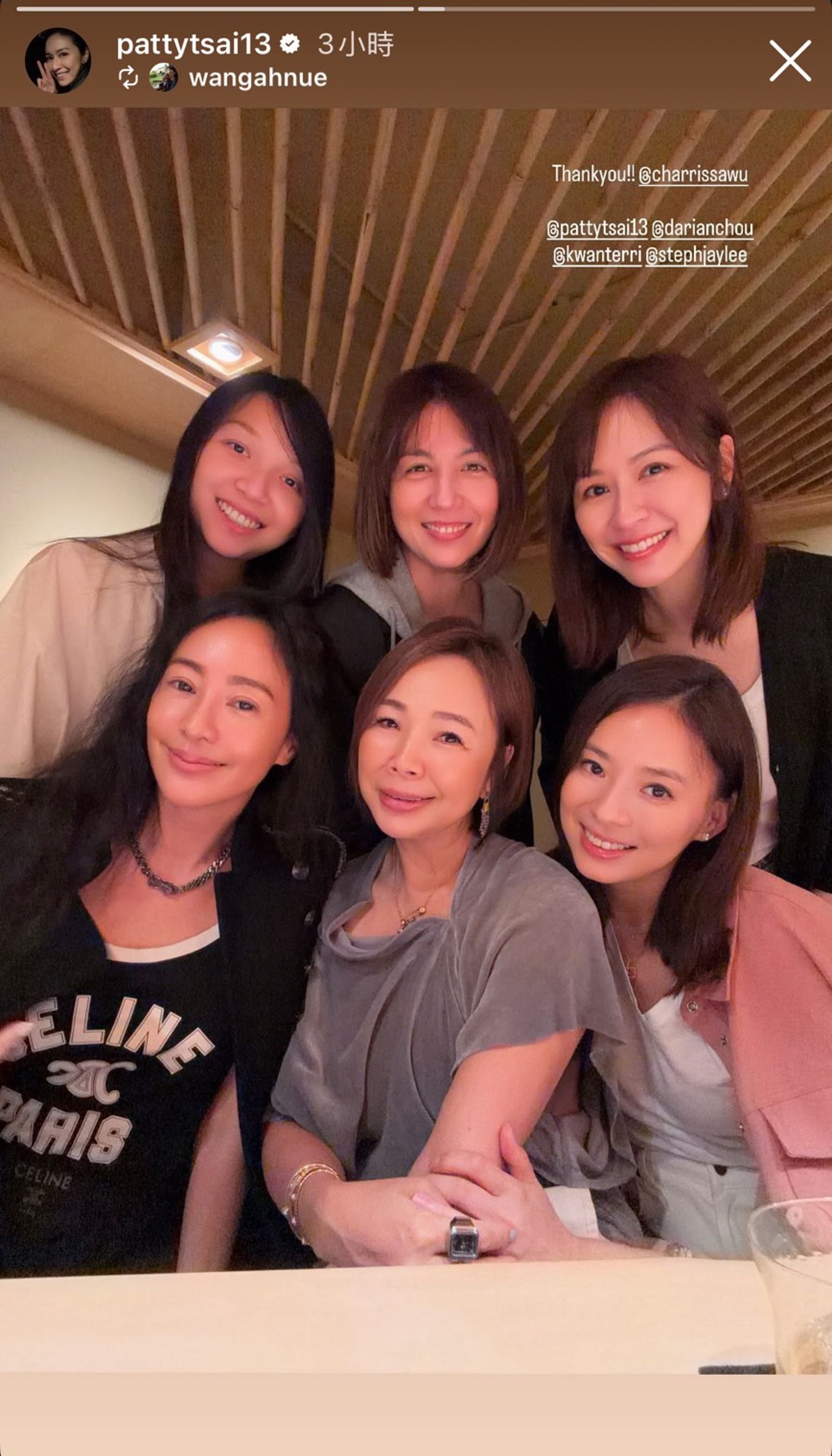 關穎（前排左起）、吳慕恆、王君怡、蔡依珊（後排右起）、周欣怡等人到「全台最貴、最難訂」的足立壽司用餐。（翻攝蔡依珊IG）