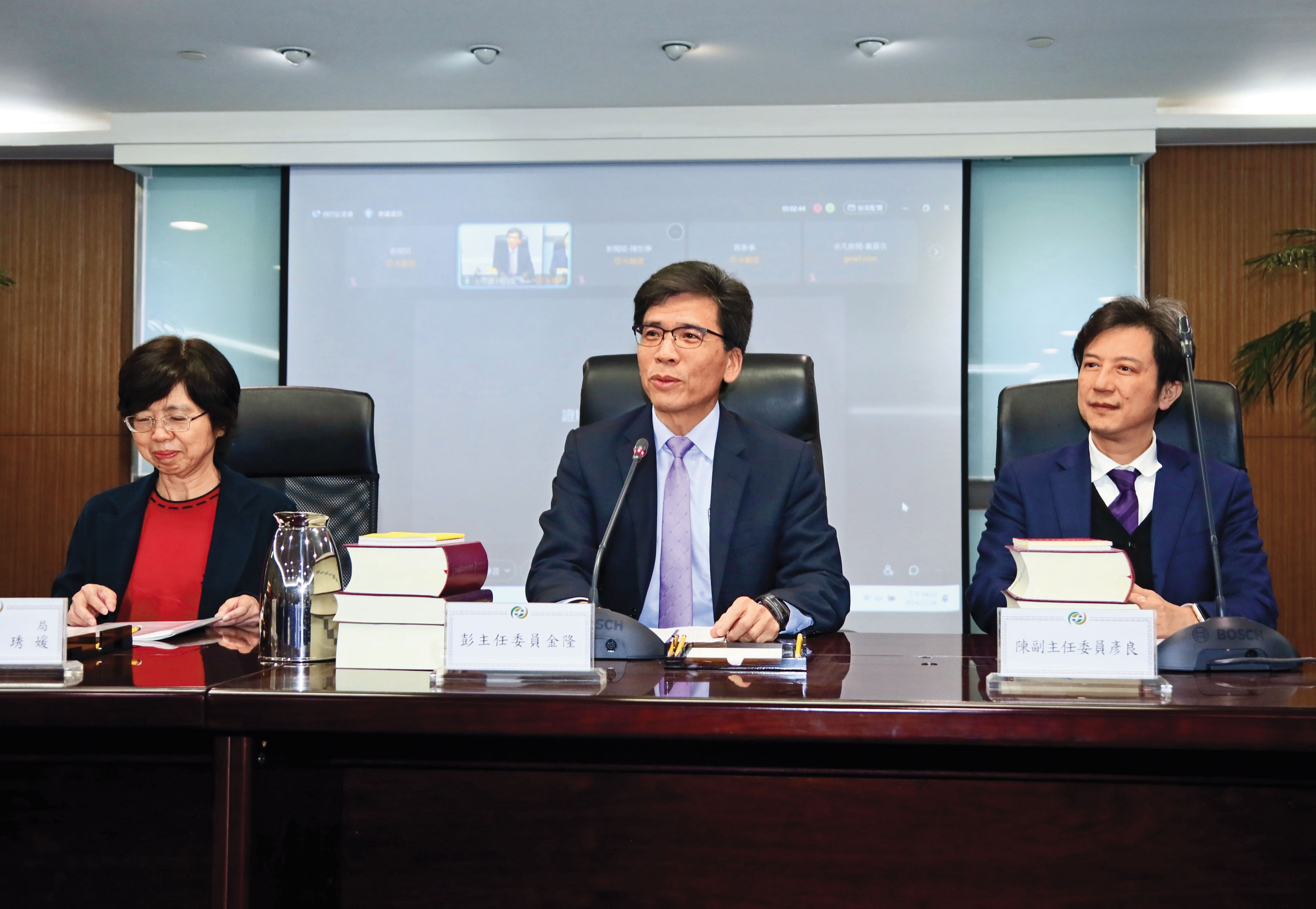 金管會嚴格限制收益平準金啟用條件，讓高股息ETF配息水準回歸正常化。中為金管會主委彭金隆。