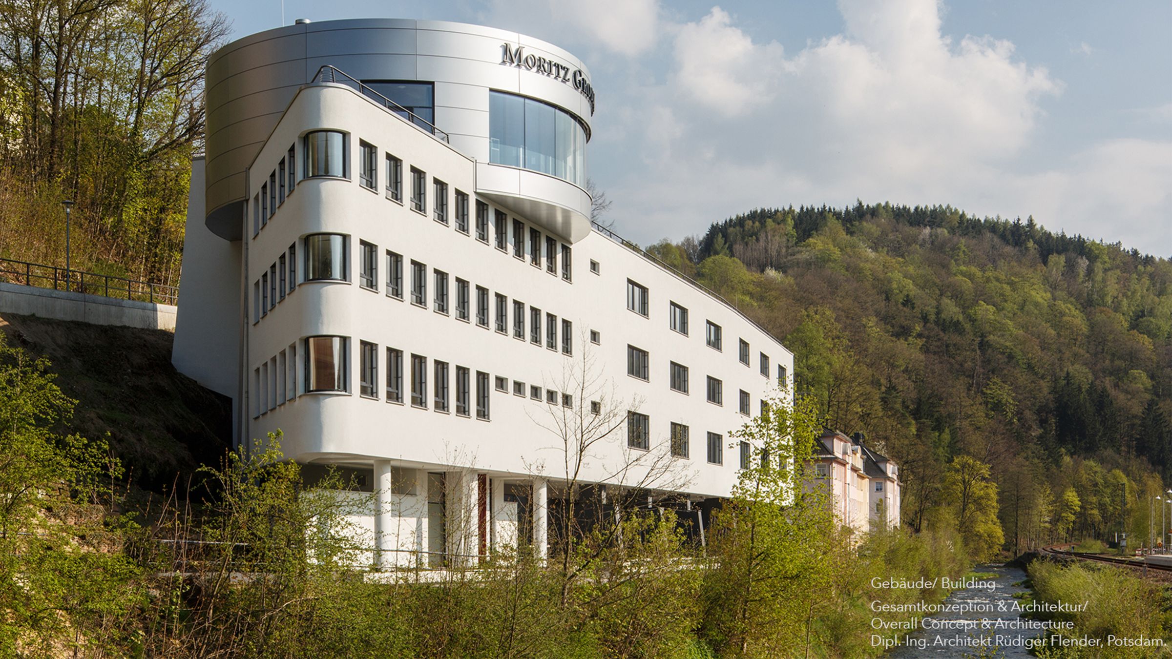 MORITZ GROSSMANN位於格拉蘇蒂的製錶廠,於2013年正式啟用,品牌能自行研發機芯、組裝、並完成手工打磨修飾等工序,至今已生產16枚自製機芯,實力底蘊深厚。