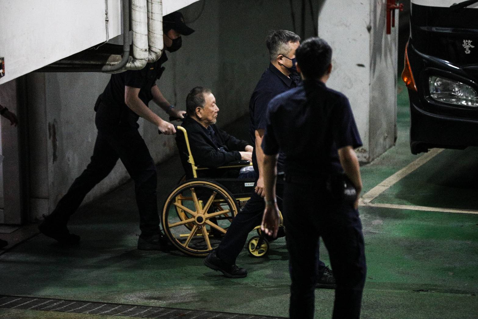 北院認為沈慶京涉行賄罪嫌重大，且到案前曾與共犯串供，今裁定沈慶京再羈押2個月。