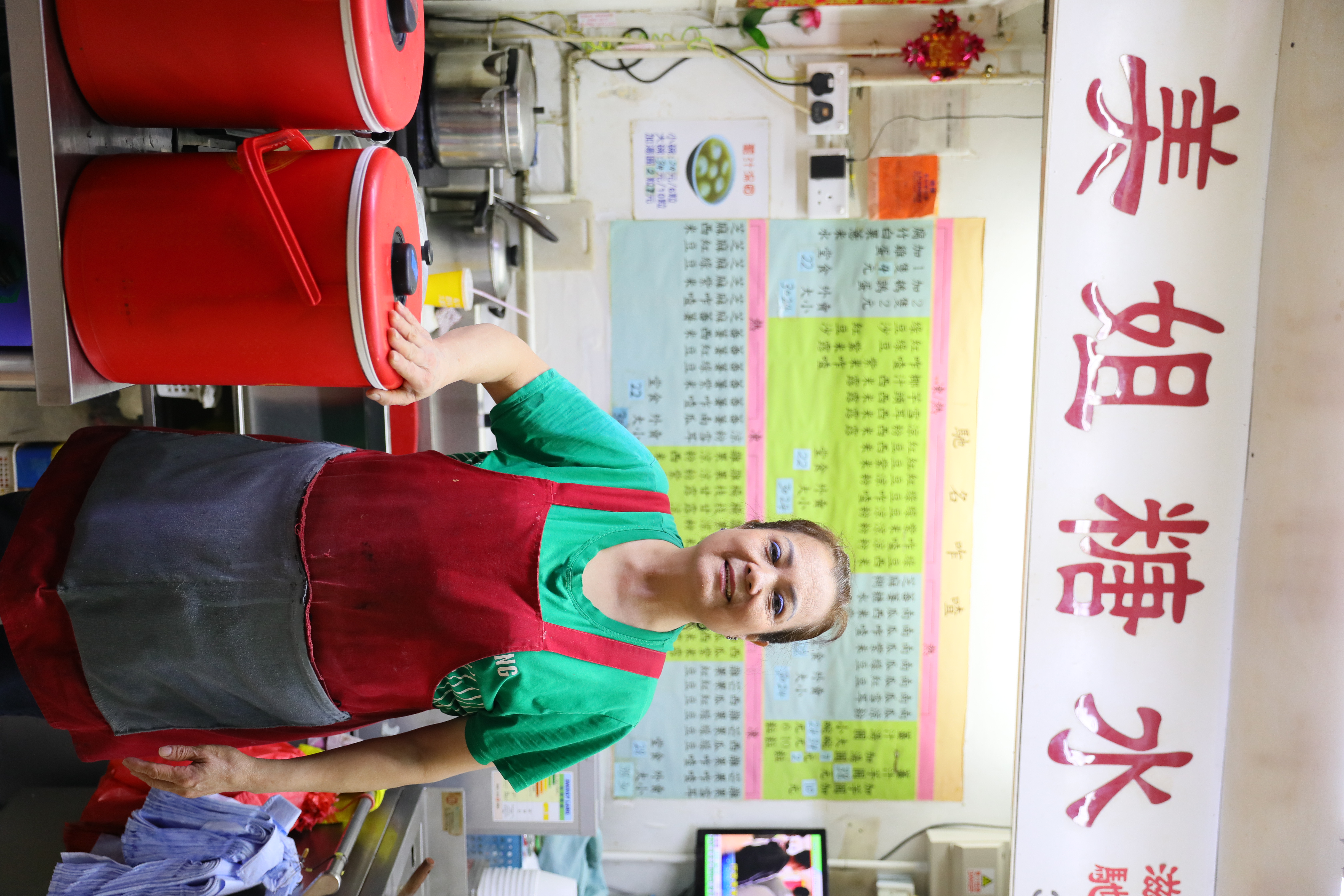 「美姐糖水」的老闆美姐是廈門人，會跟台灣客人用福建話閒聊。
