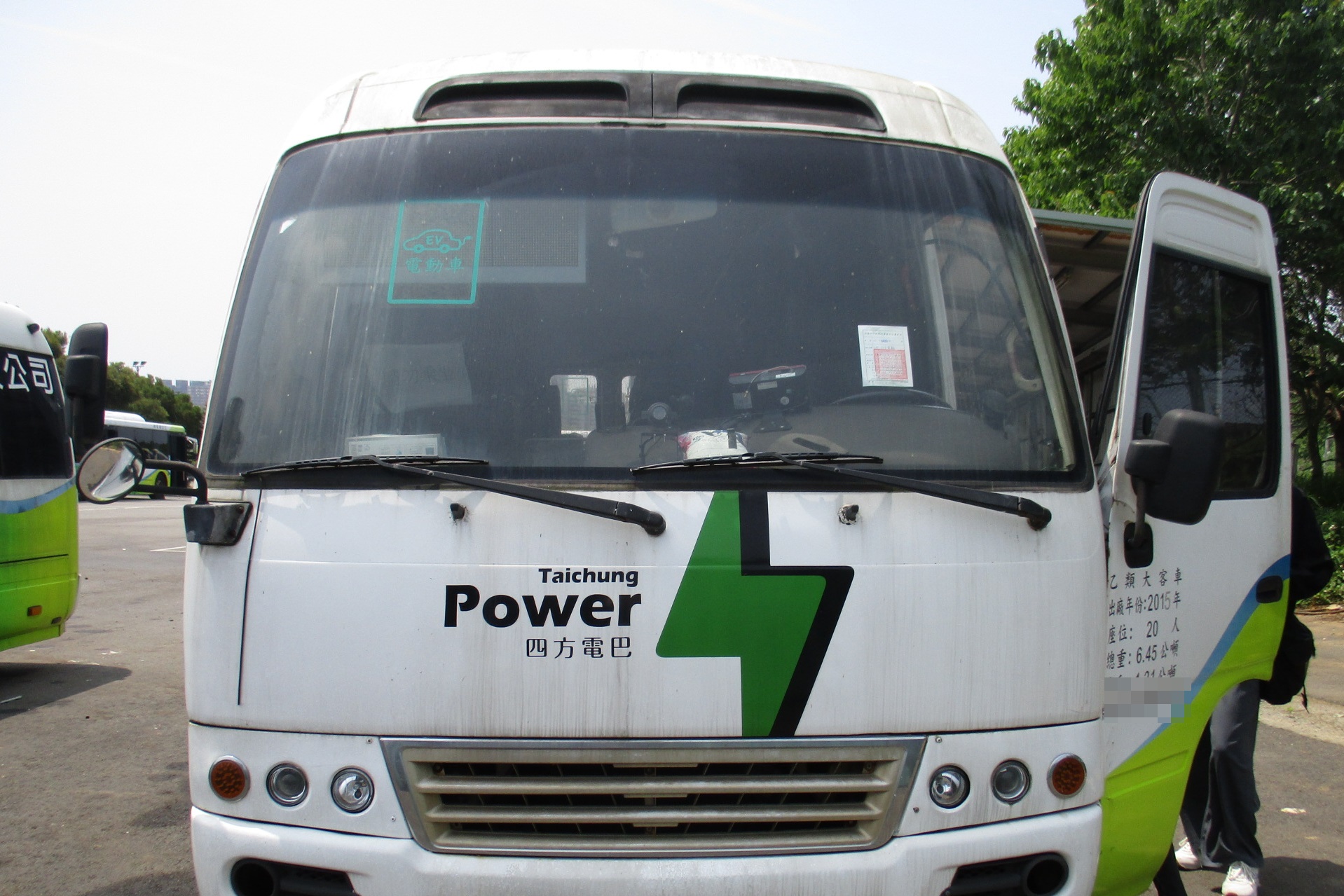 行政執行署台中分署將拍賣電動巴士共14輛。（台中分署提供）