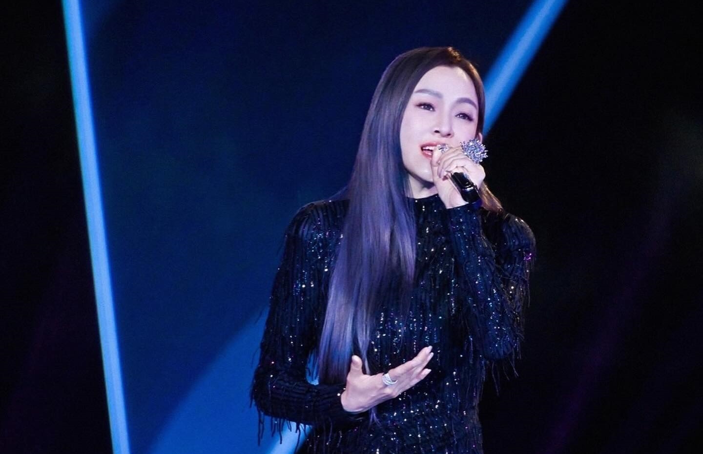 范瑋琪近日接受中國媒體訪問時，直接反擊酸民「你們可以不聽我唱歌」，但請不要攻擊她的身體、家人。（翻攝自范瑋琪臉書）