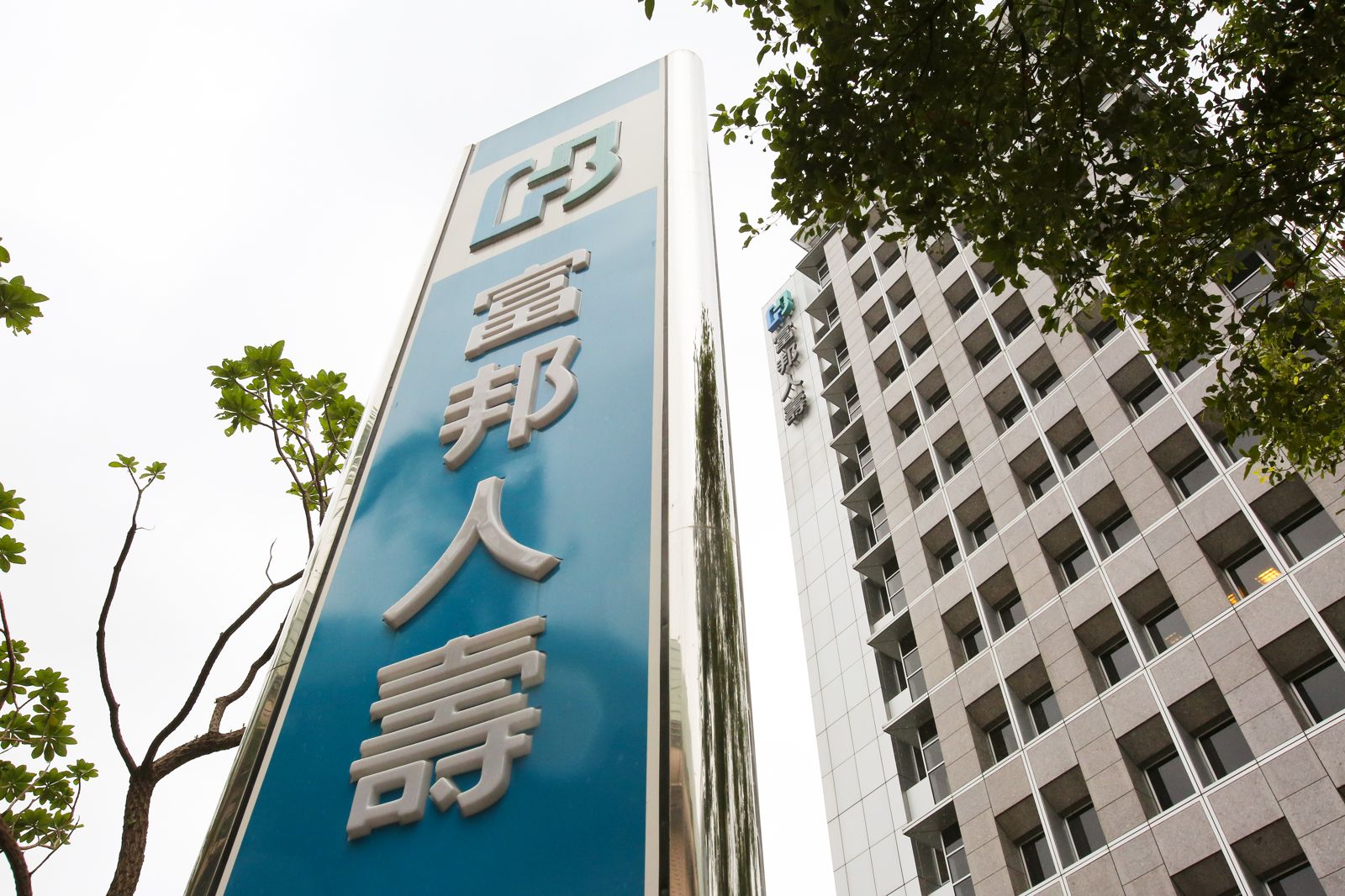 讓亞軍望其項背! 富邦人壽前4月股海賺245億元 台股報酬率4成居壽險第一