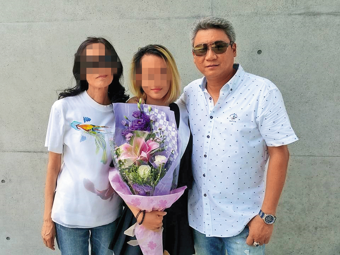 向孝維（右）和原配夏女（左）所生的女兒（中）常常吵架，弟媳曾聽到父女互罵對方。（翻攝自向孝維臉書）