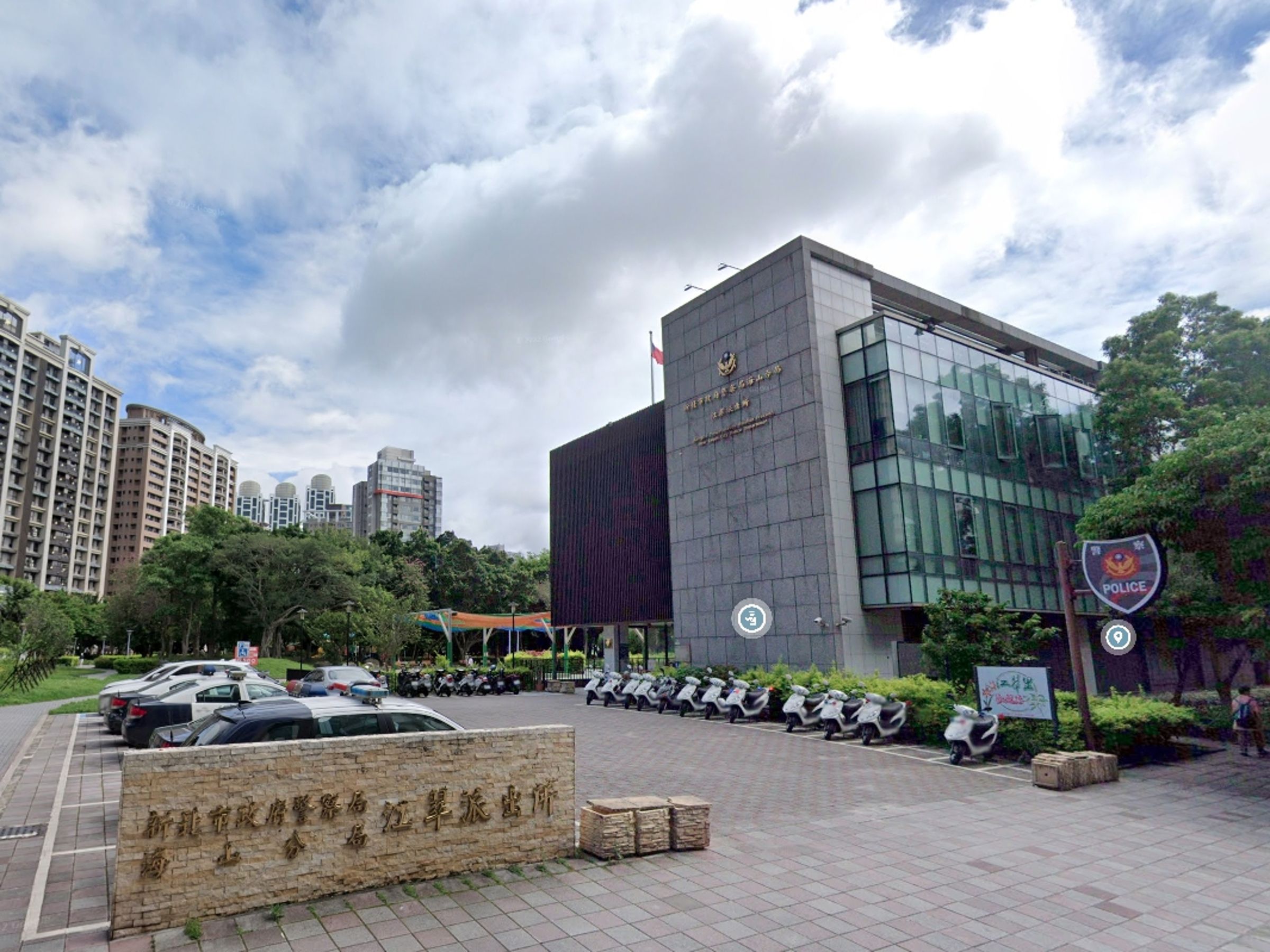 新北市警局海山分局江翠派一名員警,不僅涉嫌包庇經營賭場、非法查個資追債,還詐騙同仁數百萬元。(翻攝自Google Map)