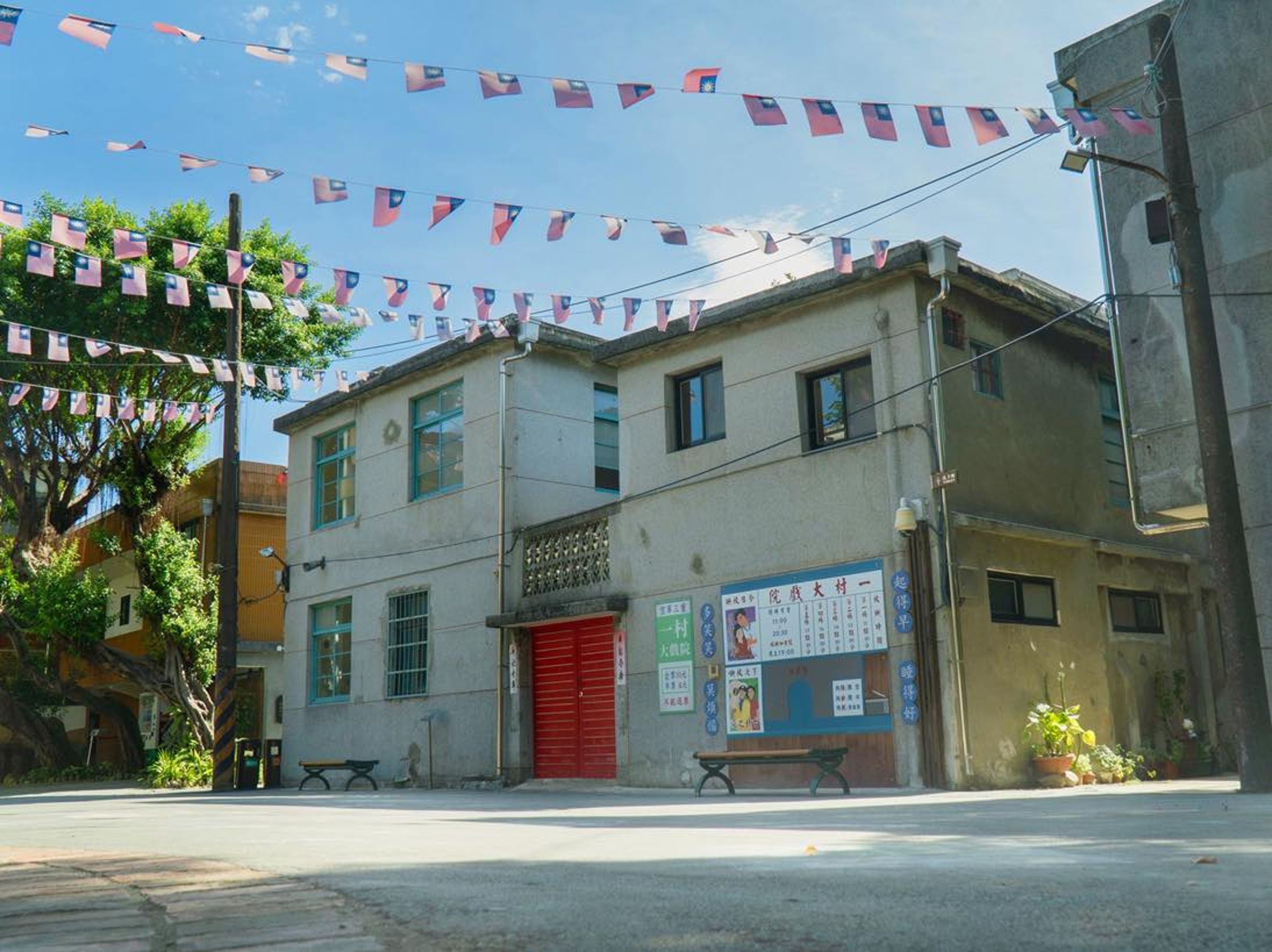「空軍三重一村」在委外經營後有眾多品牌進駐。（翻攝空軍三重一村粉絲團）