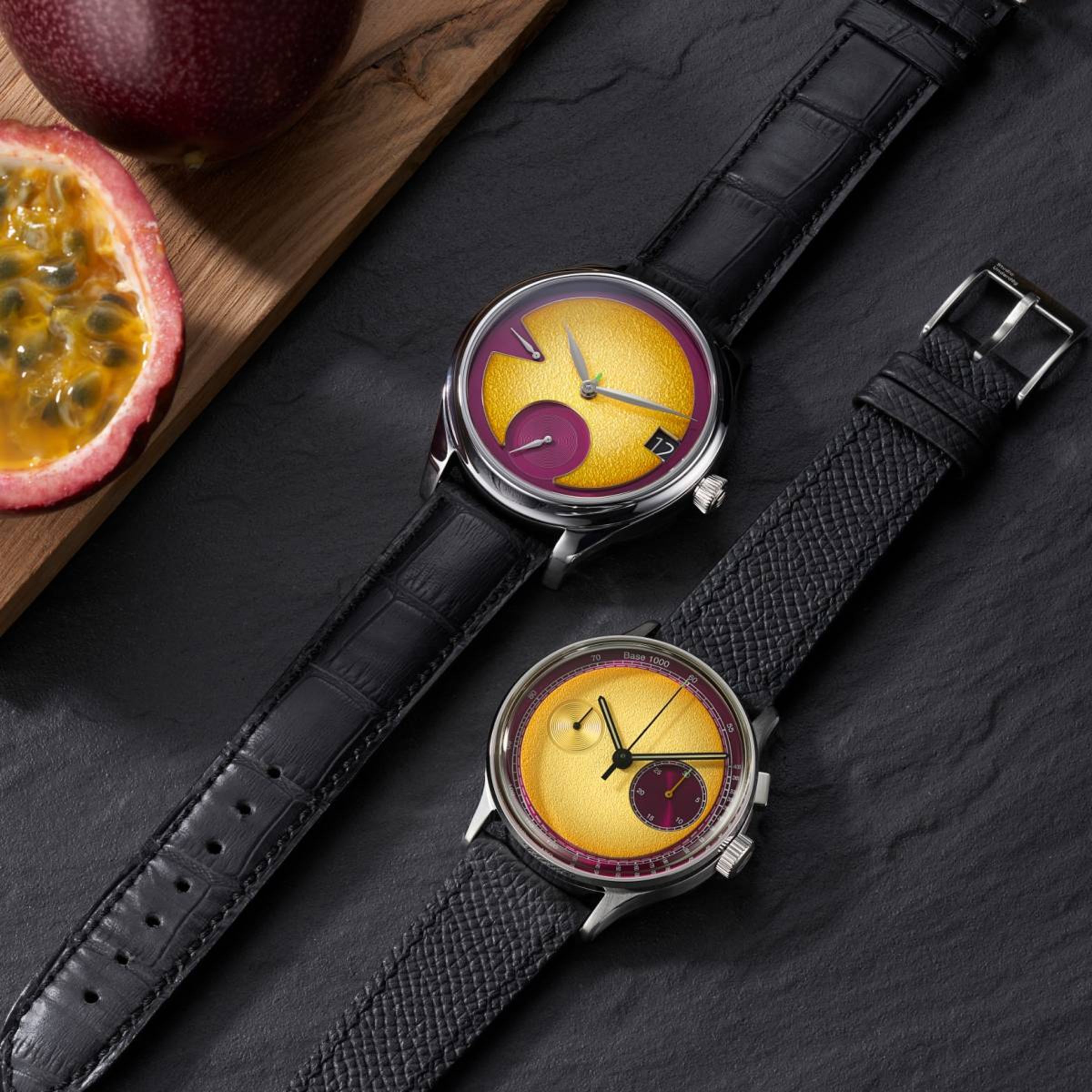 走頂級製錶、高價位亨利慕時H. Moser & Cie（上），主動與英國低價入門微型品牌Studio Underd0g（下）跨牌合作，發表Passion Fruit套錶組，是錶壇少見的聯名案。