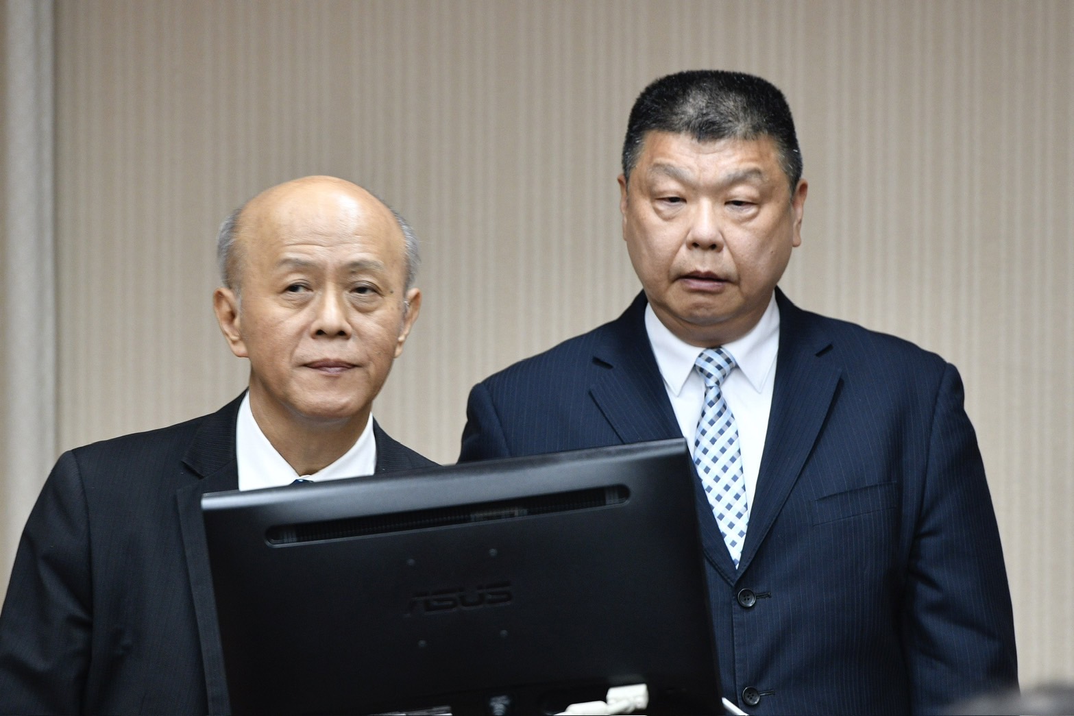 交通部政務次長胡湘麟強調，先前討論的方案已被擱置，台鐵票價調漲方案預計下半年才會出爐。