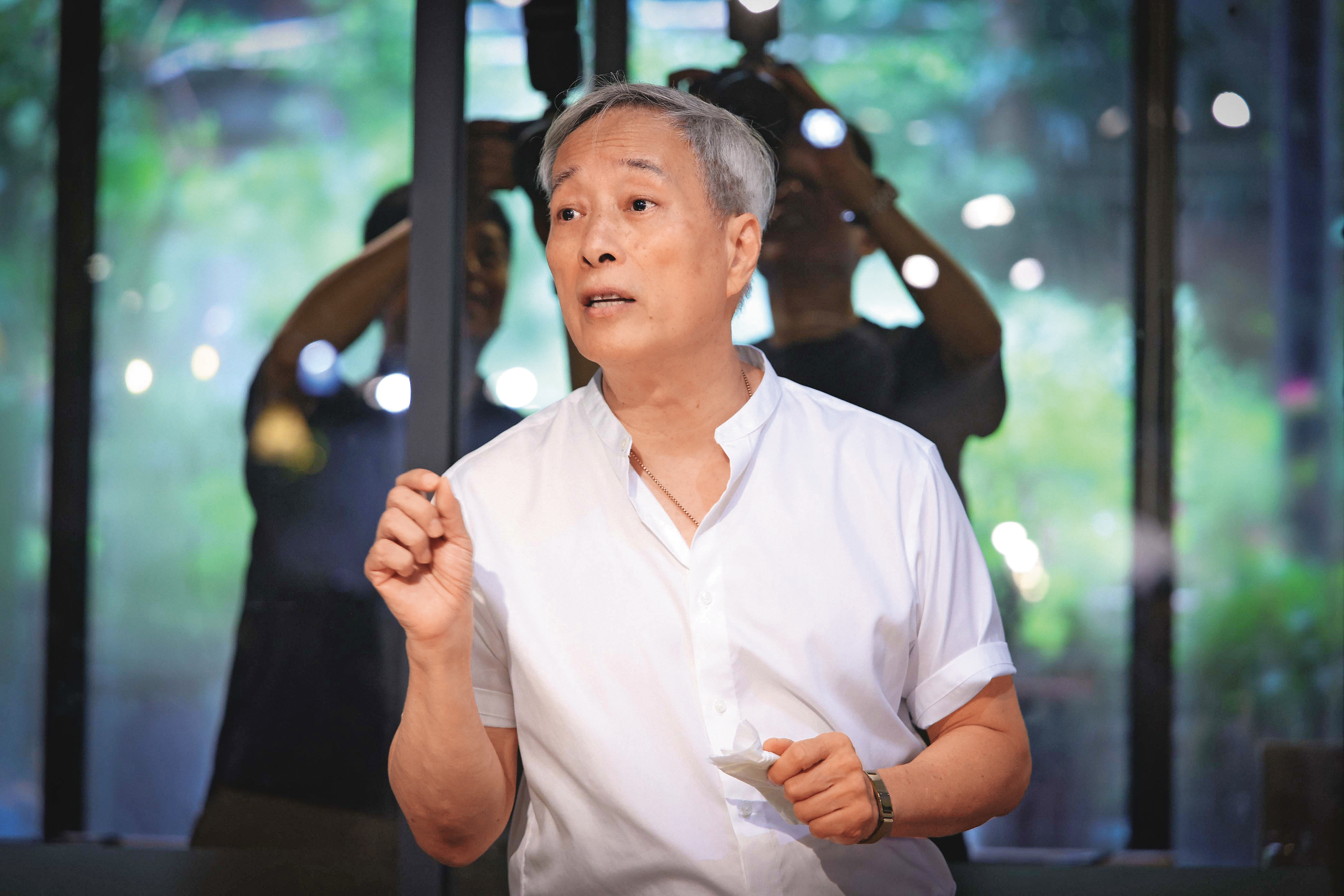 姜厚任為陳苡孋召開記者會澄清外界的各種質疑,並稱拿畢生清譽當賭注。(鏡報提供)