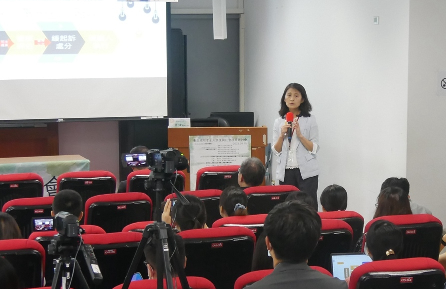 藍營擬提名的前考紀會主委魏平政參選彰化縣長,其妻子許鈺茹為高檢署檢察官。(翻攝自國立臺灣師範大學秘書室公共事務中心)