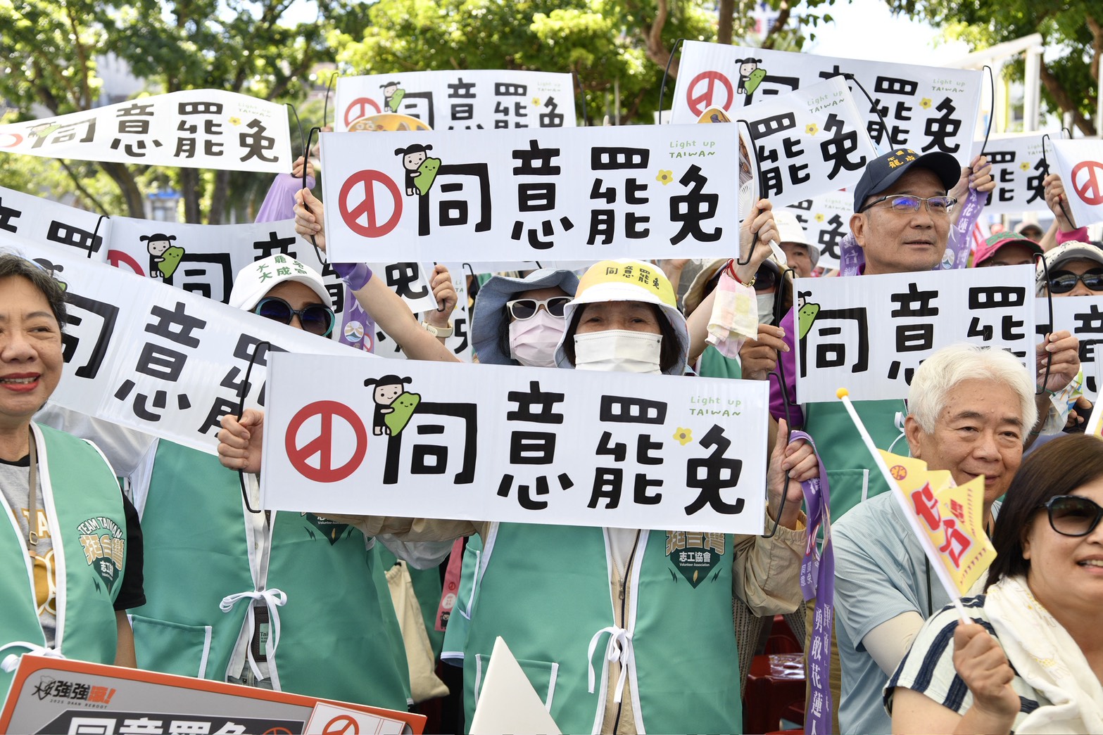 大罷免首波投票將於26日登場，昔日野百合學運成員今發出7點聲明表態支持，呼籲對藍委罷免案投下同意票。（鏡報李智為攝）