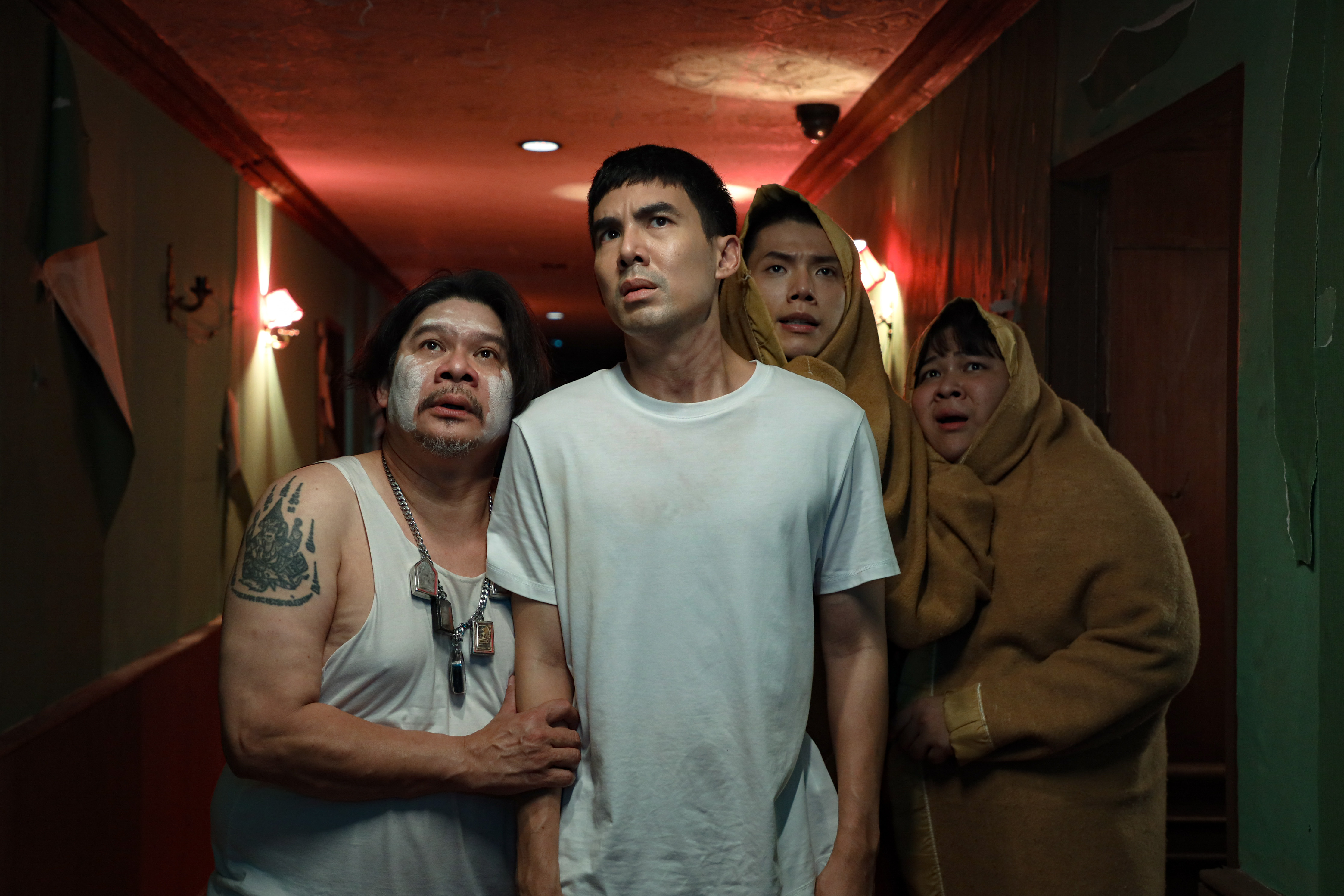 人類與飯店冤魂女鬼，每晚展開地盤爭奪戰。（Catchplay提供）