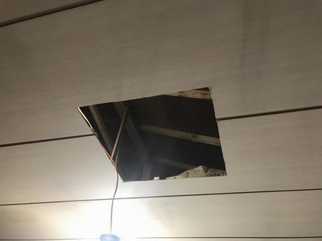 男子意外在天花板夾層發現人民幣7700萬元（約新台幣3.1億元）。（示意圖，PhotoAC）