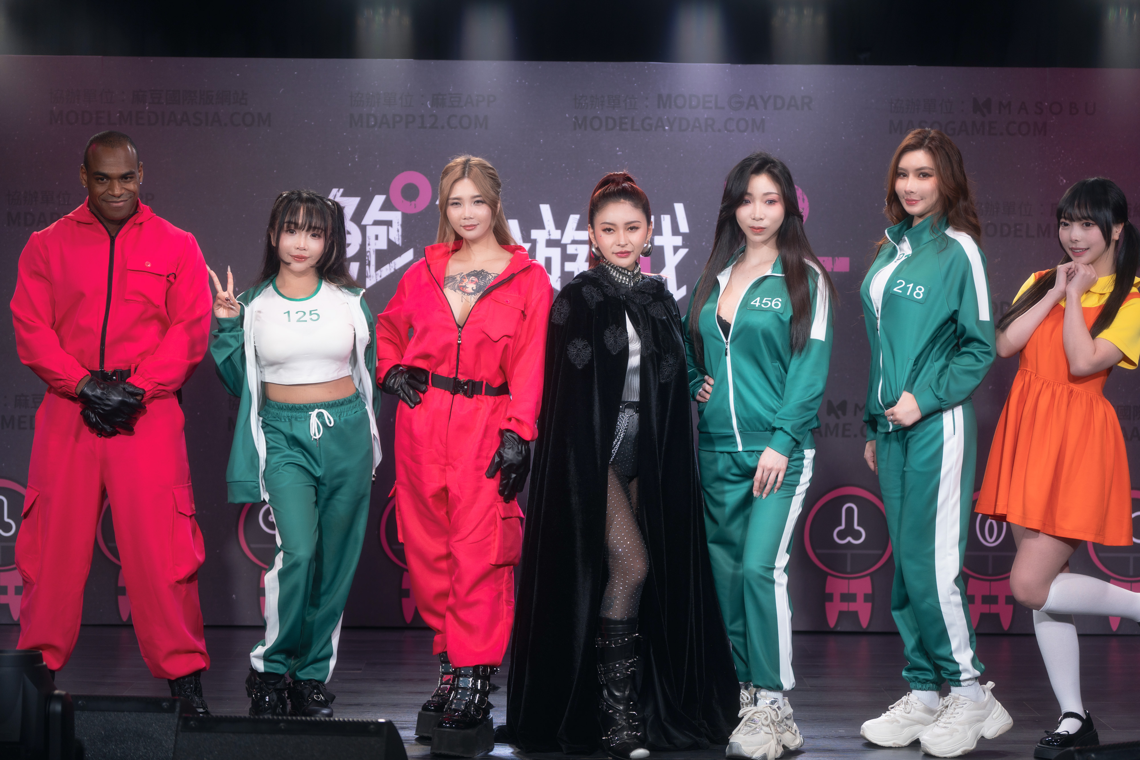 Rae Lil Black偕同黑人男優Aaron Rock強強聯手台灣人氣女優夏晴子、孟若羽、艾熙及新加坡DJ蘇櫻花、日本AV女優蘭蘭。（麻豆傳媒提供）