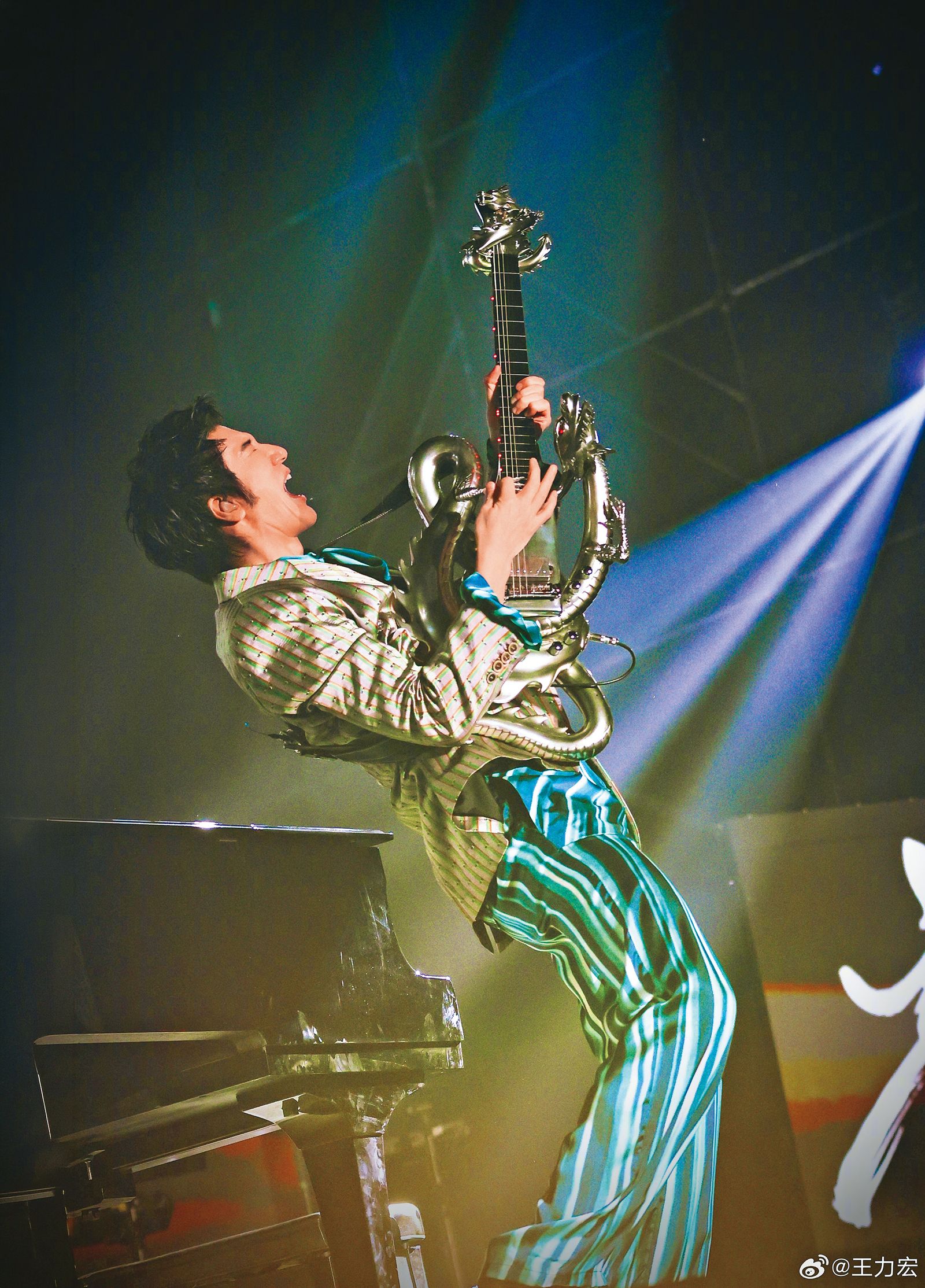 透過一場場音樂節的重力獻唱，為王力宏的個人演唱會蓄積能量。&nbsp;（翻攝自王力宏微博）