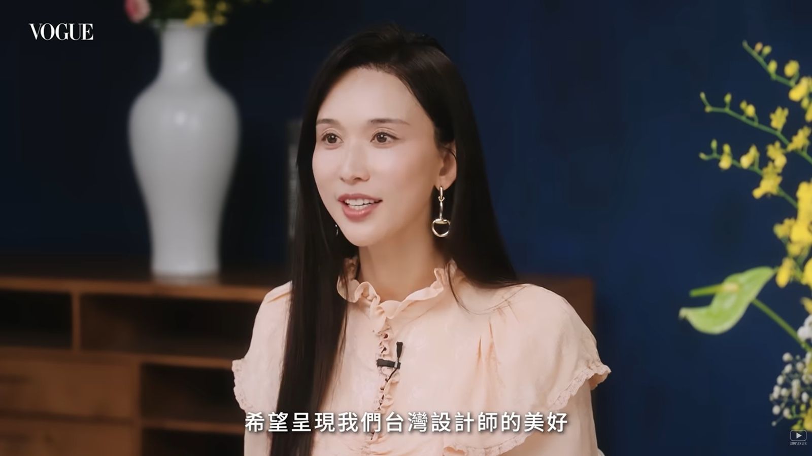 林志玲在影片中被認為樣貌與過往有所差別。（翻攝VOGUE Taiwan YT）