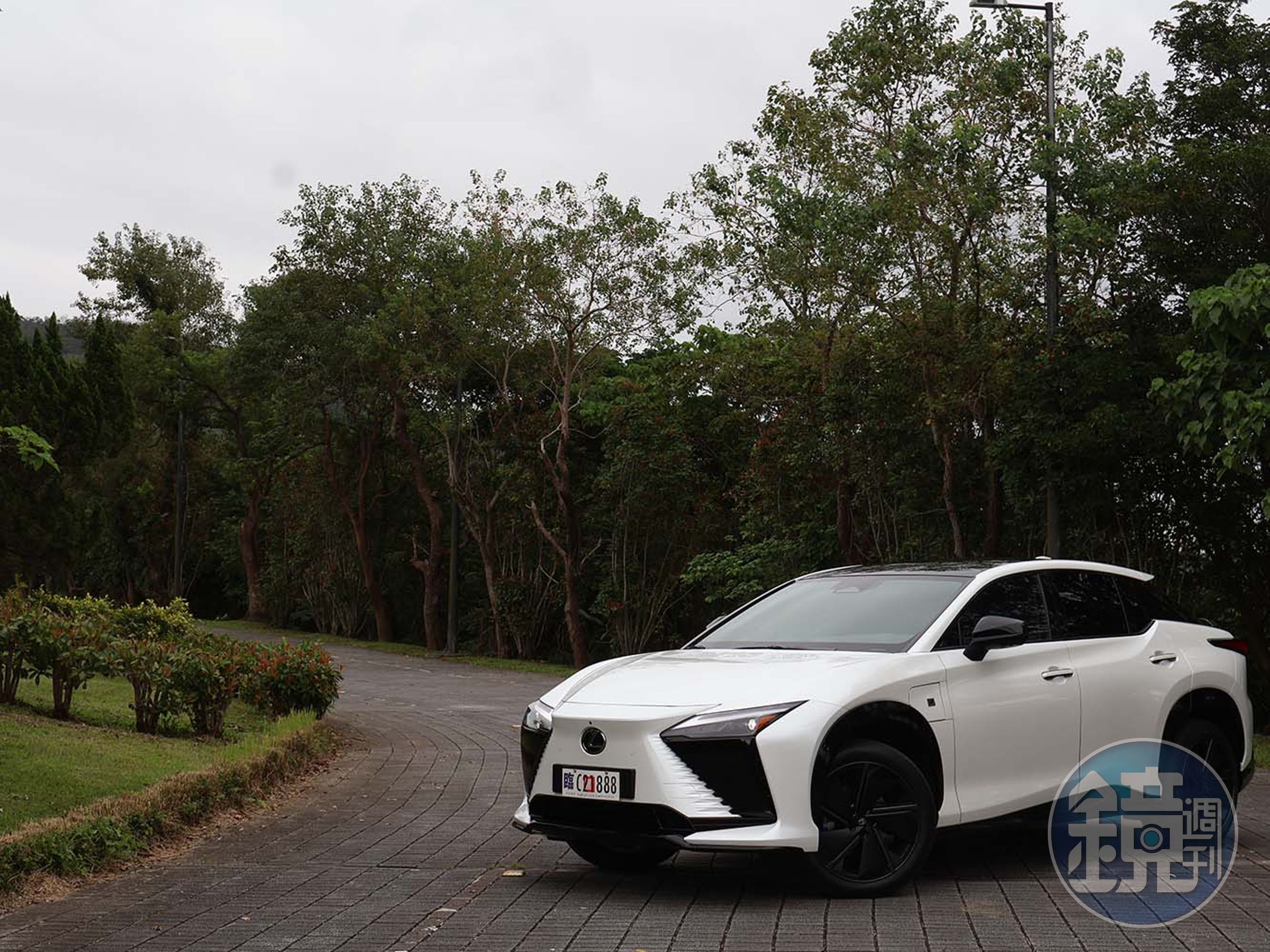RZ在小改款後，外觀換上了更運動化的空力套件來彰顯跑格。