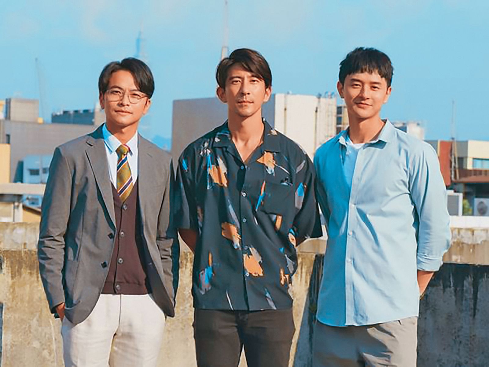 楊銘威（左）以《此時此刻》二度入圍金鐘獎男配角獎。中為修杰楷、右為張軒睿。（百聿數碼提供）