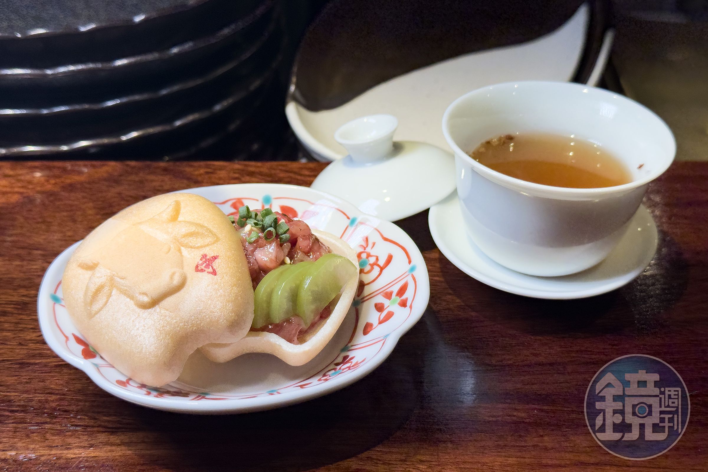 前菜「最中餅生牛肉」以清爽口感開場，為重頭戲和牛料理鋪陳序曲。
