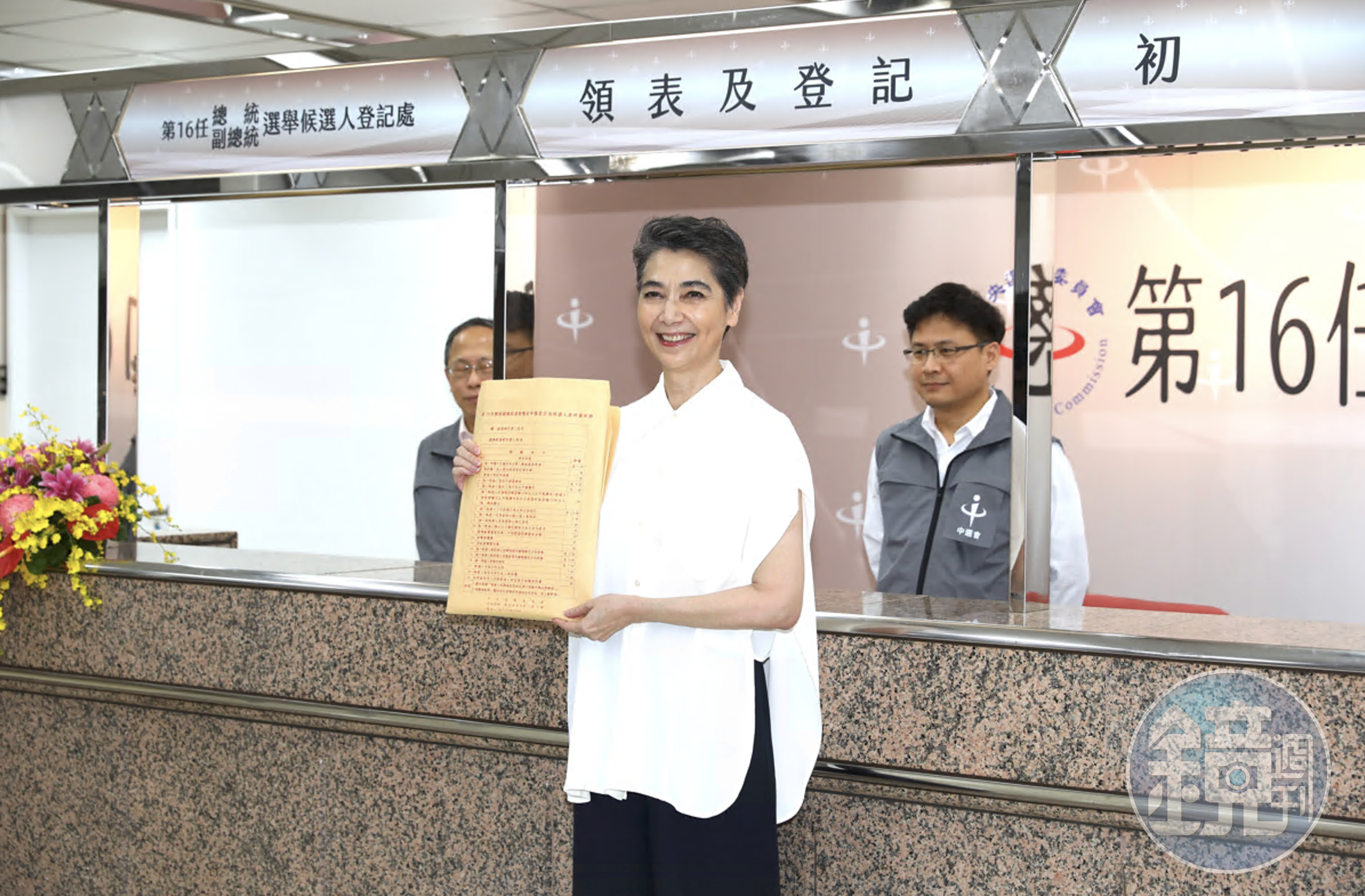 賴佩霞日前代表郭台銘到中選會領表，如今看來是白忙一場。（本刊資料照）