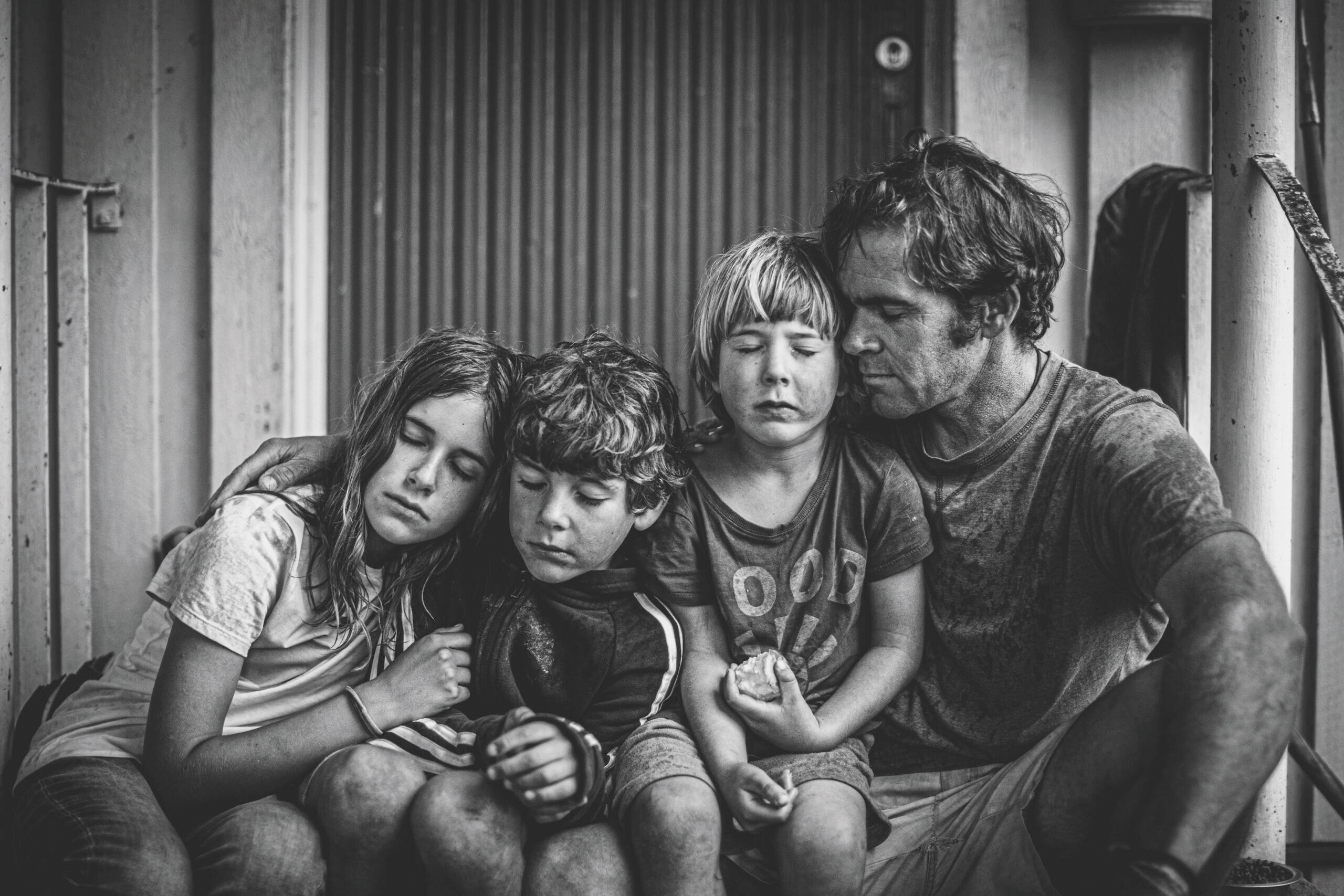 遠離塵囂到挪威森林生活的六口之家，在媽媽癌逝後，剩下爸爸帶著3個子女在悲傷中相互扶持。（佳映提供）