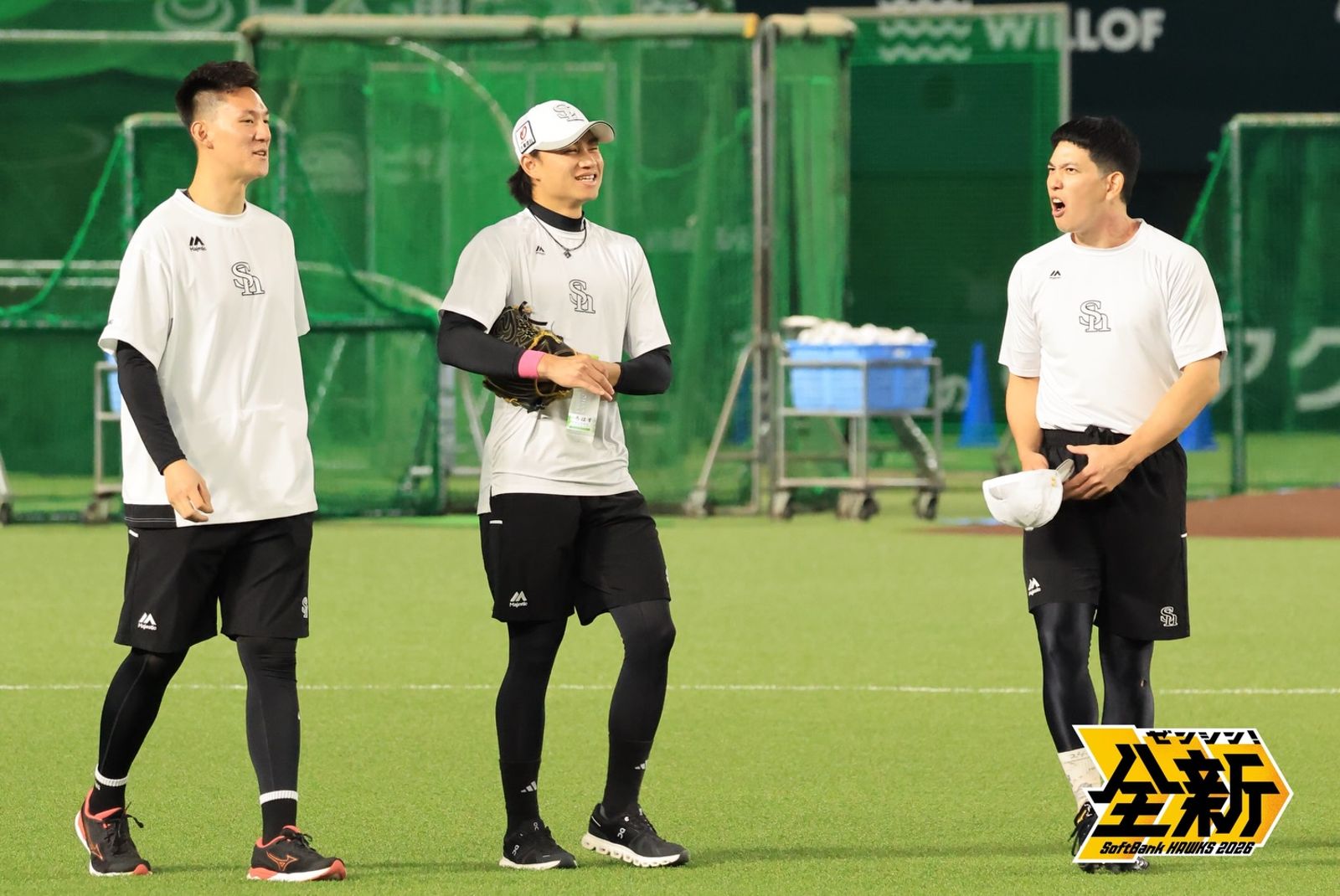 徐若熙(中)入選日本大賽軟銀隊40人名單。(翻攝福岡ソフトバンクホークス IG)