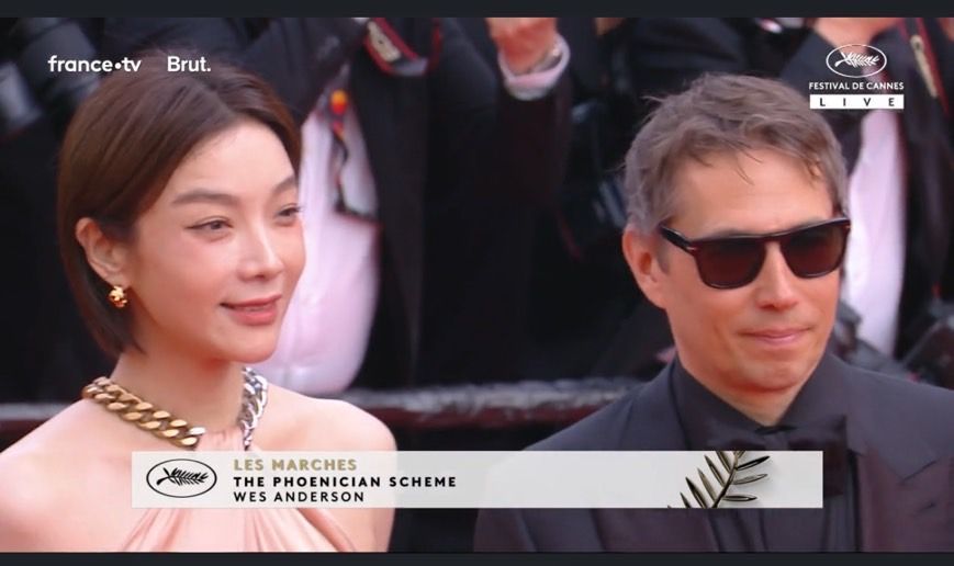 蔡淑臻同框奧斯卡金獎導演西恩貝克，出席新片《腓尼基計劃》（Eden）星光首映。（左撇子女孩電影提供）