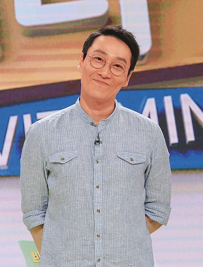 韓國主持人李輝宰藉歌唱節目重新亮相。（網路圖片）