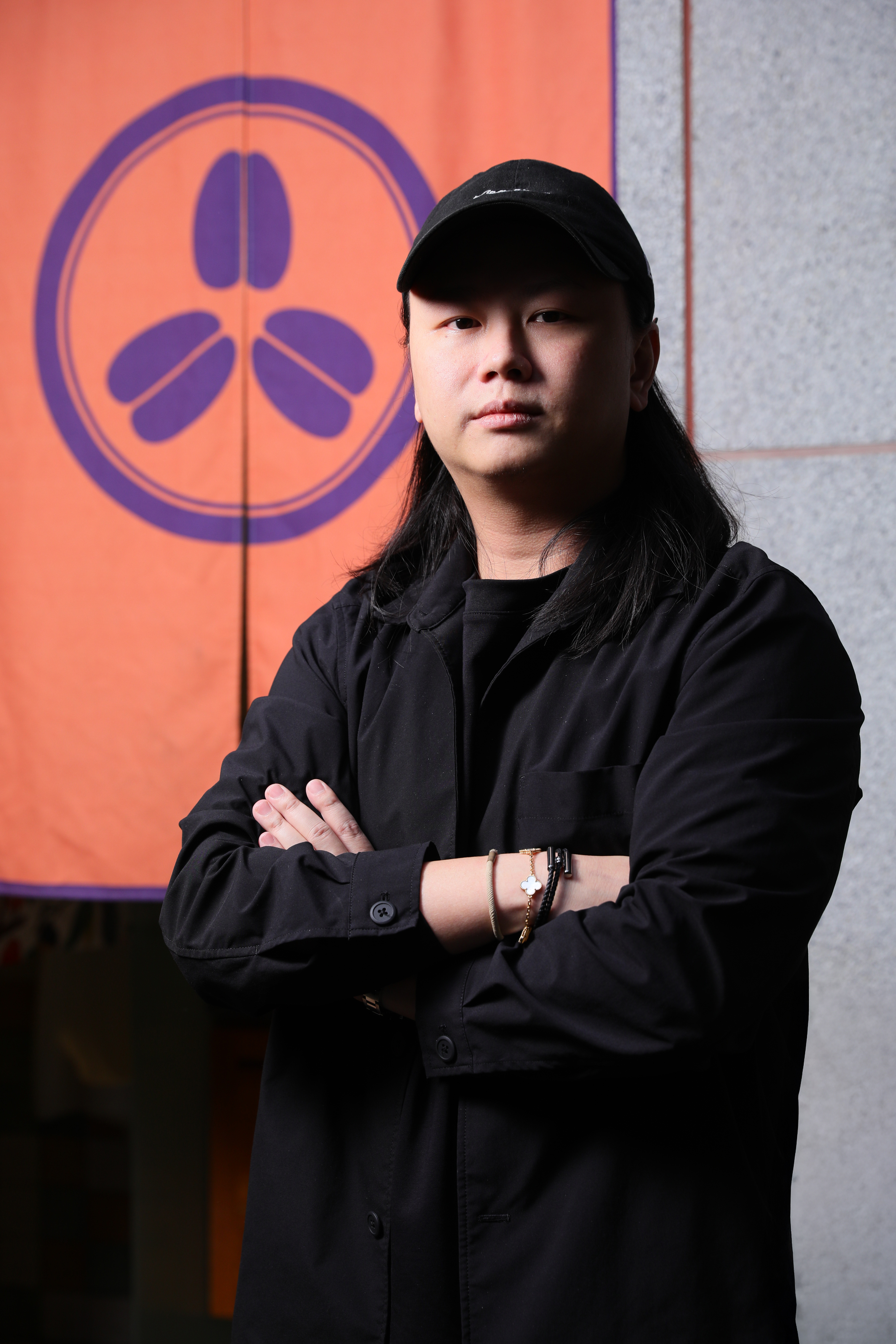 「李日勝」目前由第三代老闆李日勝主理，推出許多烏魚子創意周邊商品吸引年輕人上門。