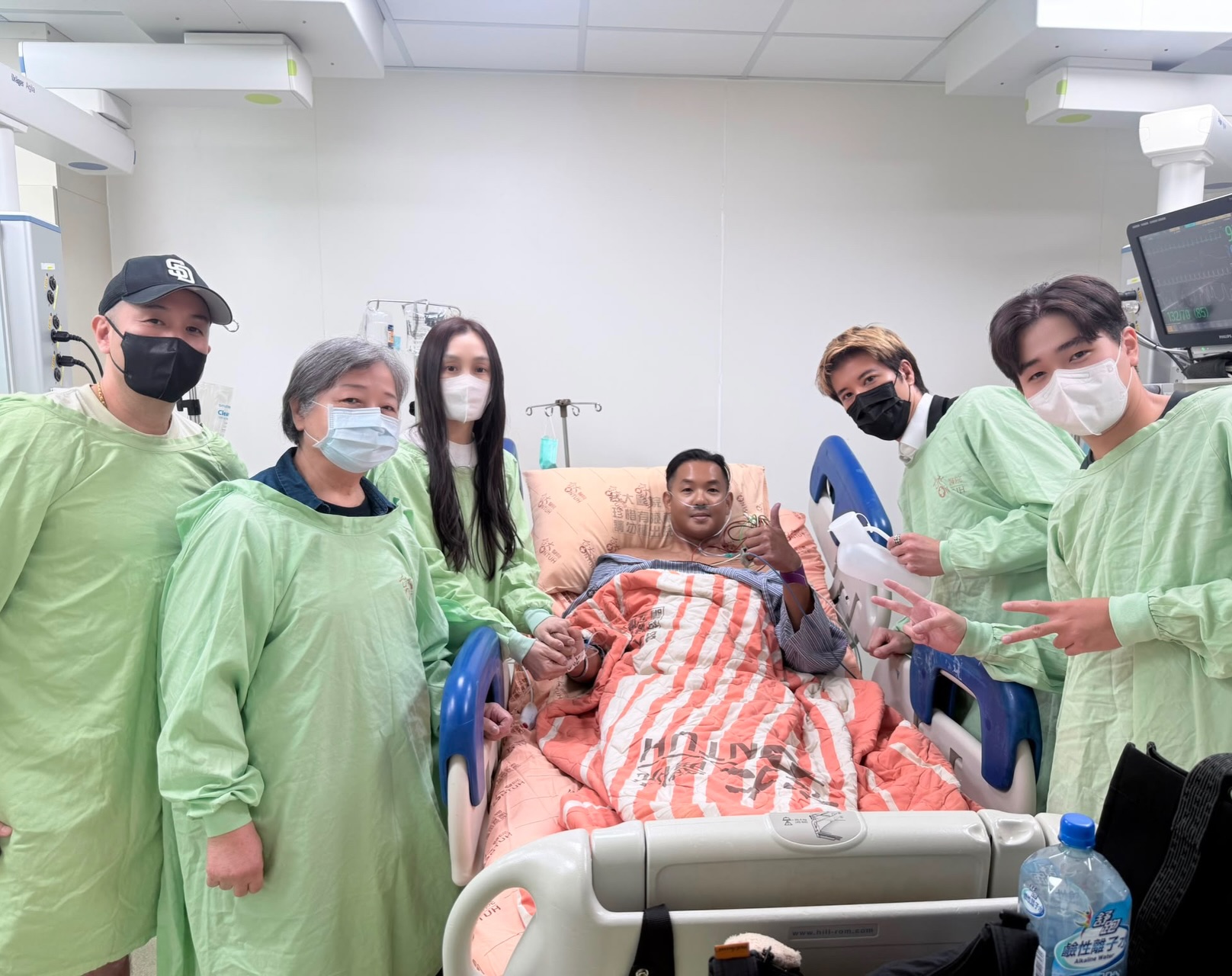 陳建州日前住進台大醫院加護病房,曾曬出范瑋琪、王力宏等5名親友到院探視的合照,引發違反院方探病規定爭議。(翻攝陳建州IG)