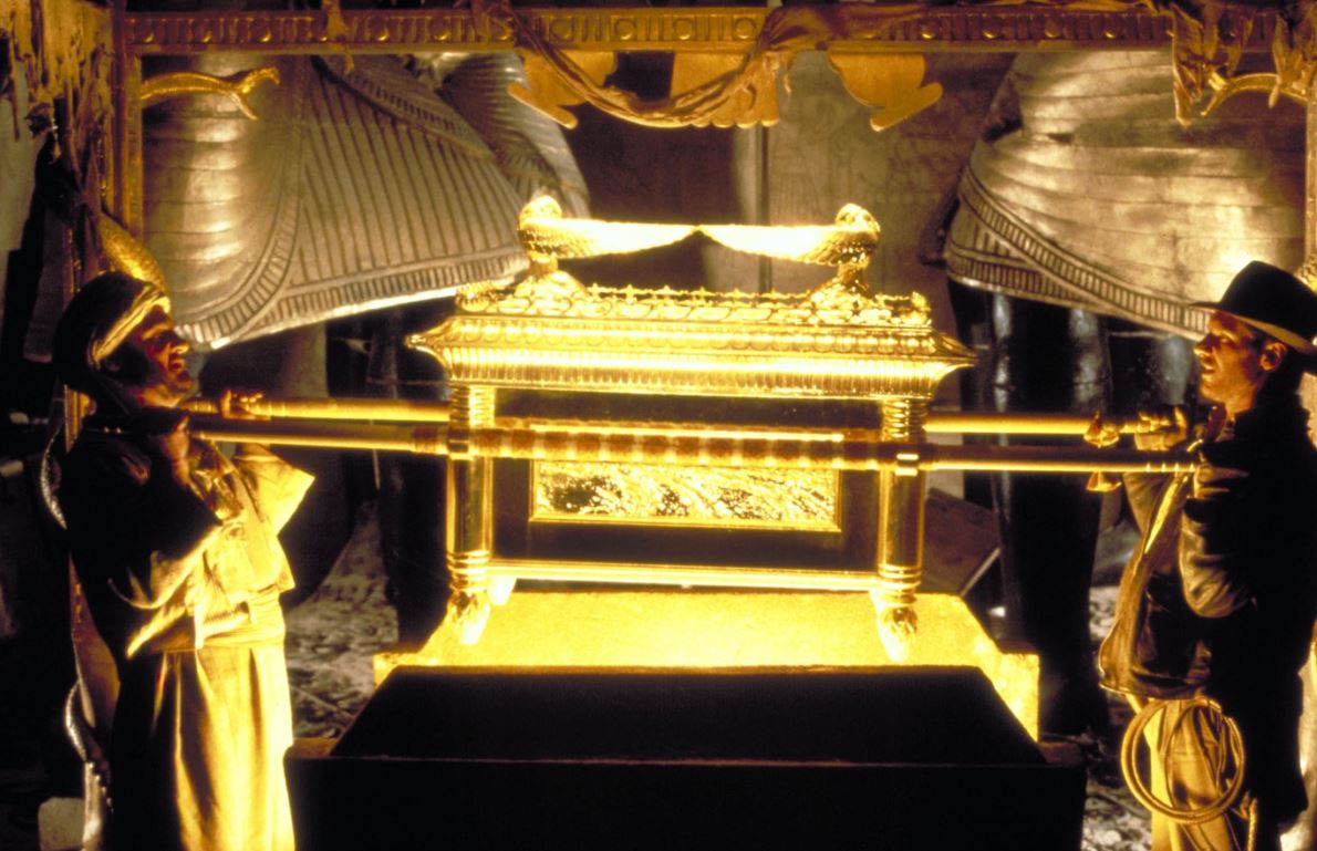 1981年電影《法櫃奇兵》就是以約櫃的傳說為主軸，描述主角印第安納瓊斯為阻止納粹取得藏有神祕力量的約櫃，展開冒險旅程。（翻攝IMDb）