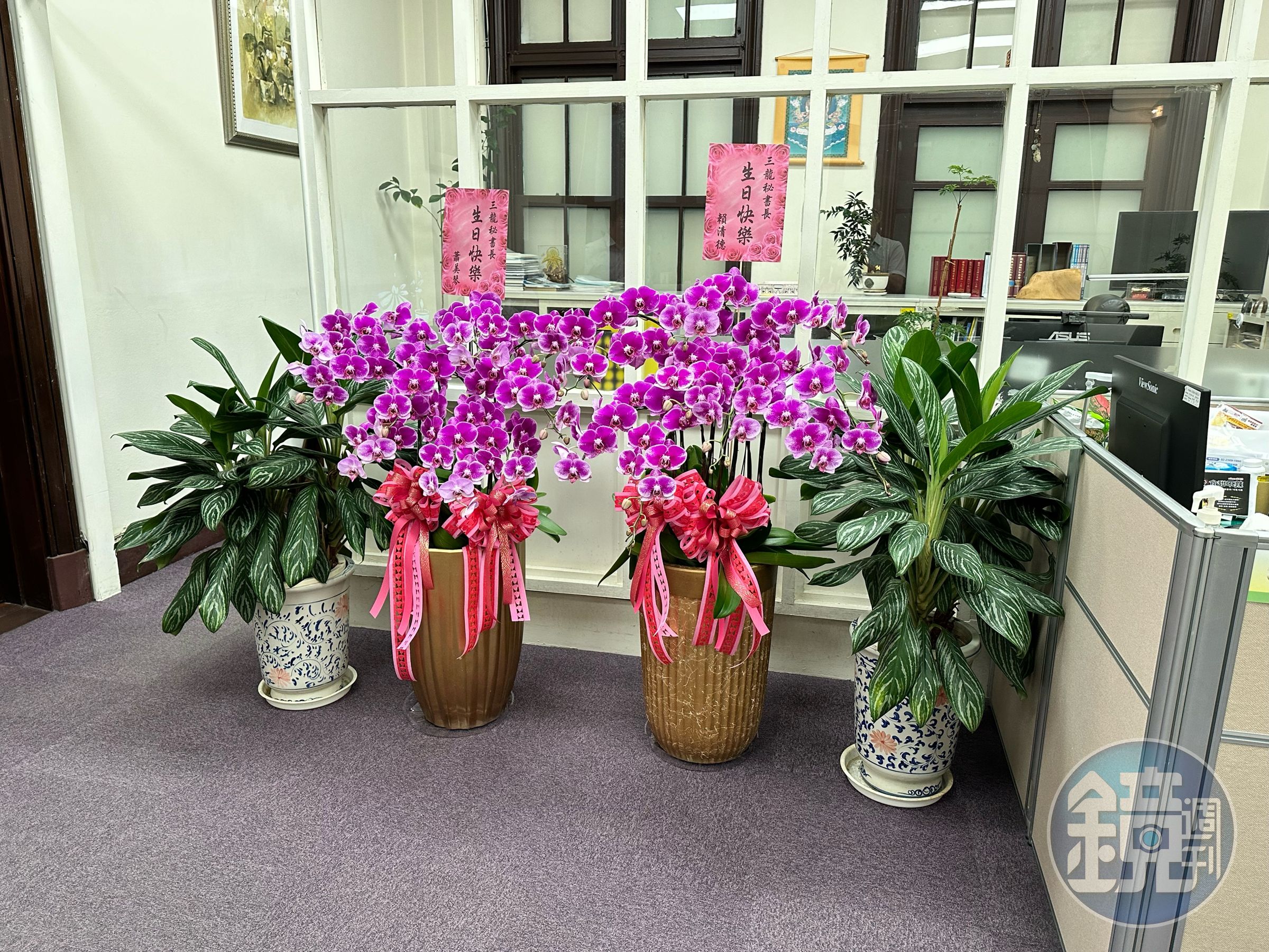 總統賴清德與副總統蕭美琴送花為吳三龍慶生。